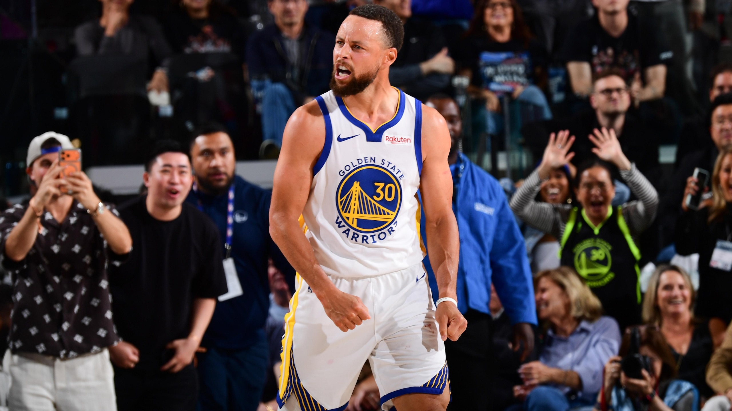 Golden State Warriors v Los Angeles Clippers - Play-In Tournament