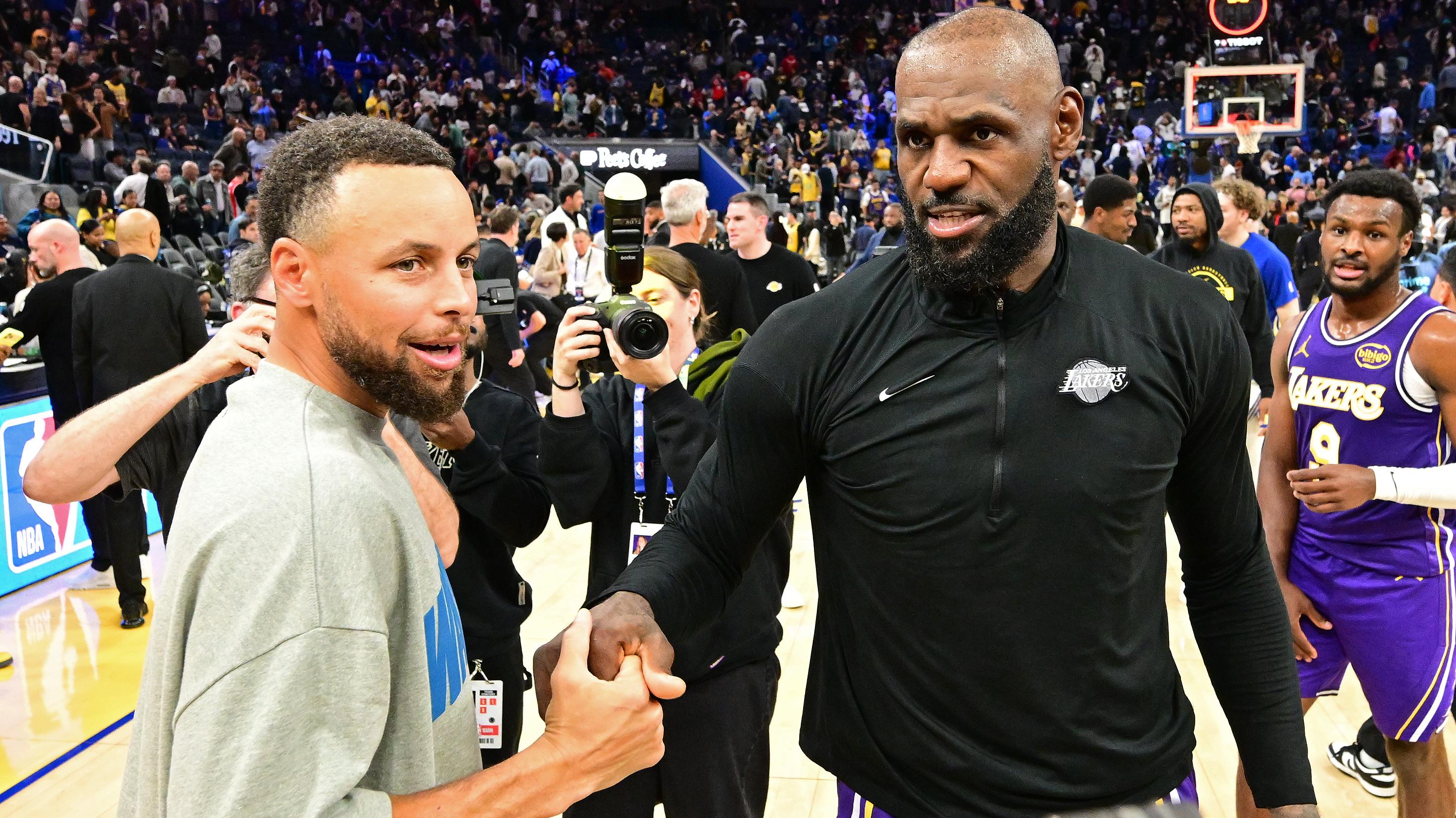 Los Angeles Lakers v Golden State Warriors