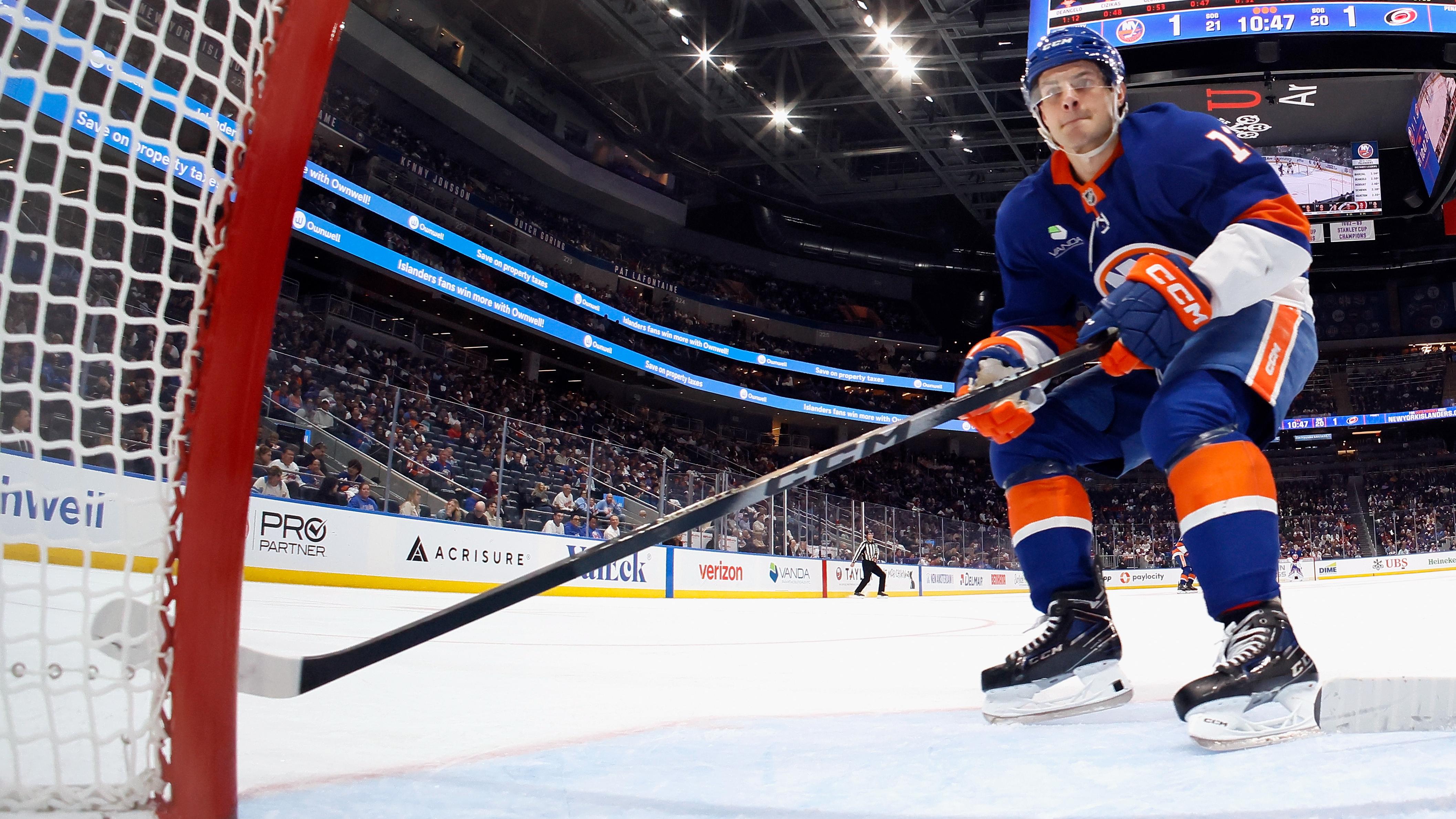 Carolina Hurricanes v New York Islanders