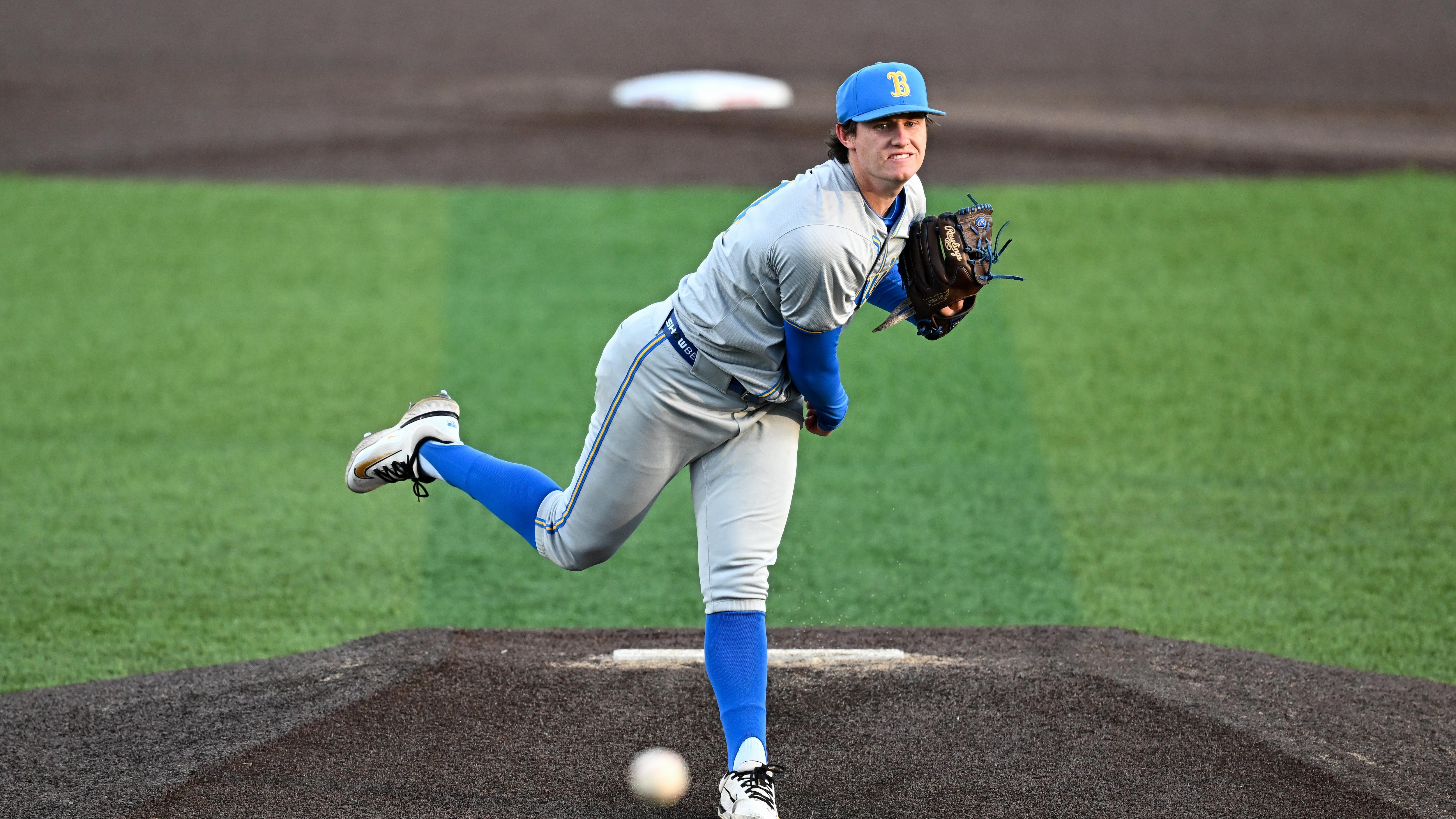 UCLA Bruins v Rutgers Scarlet Knights