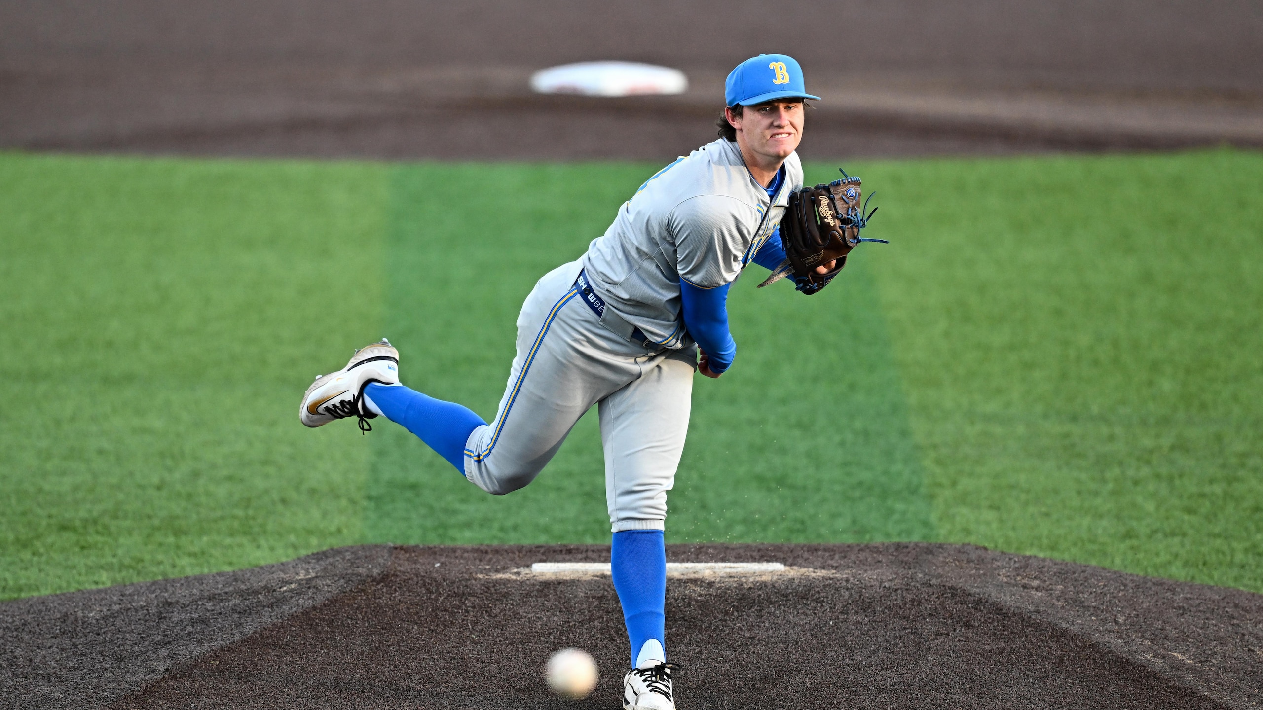 UCLA Bruins v Rutgers Scarlet Knights