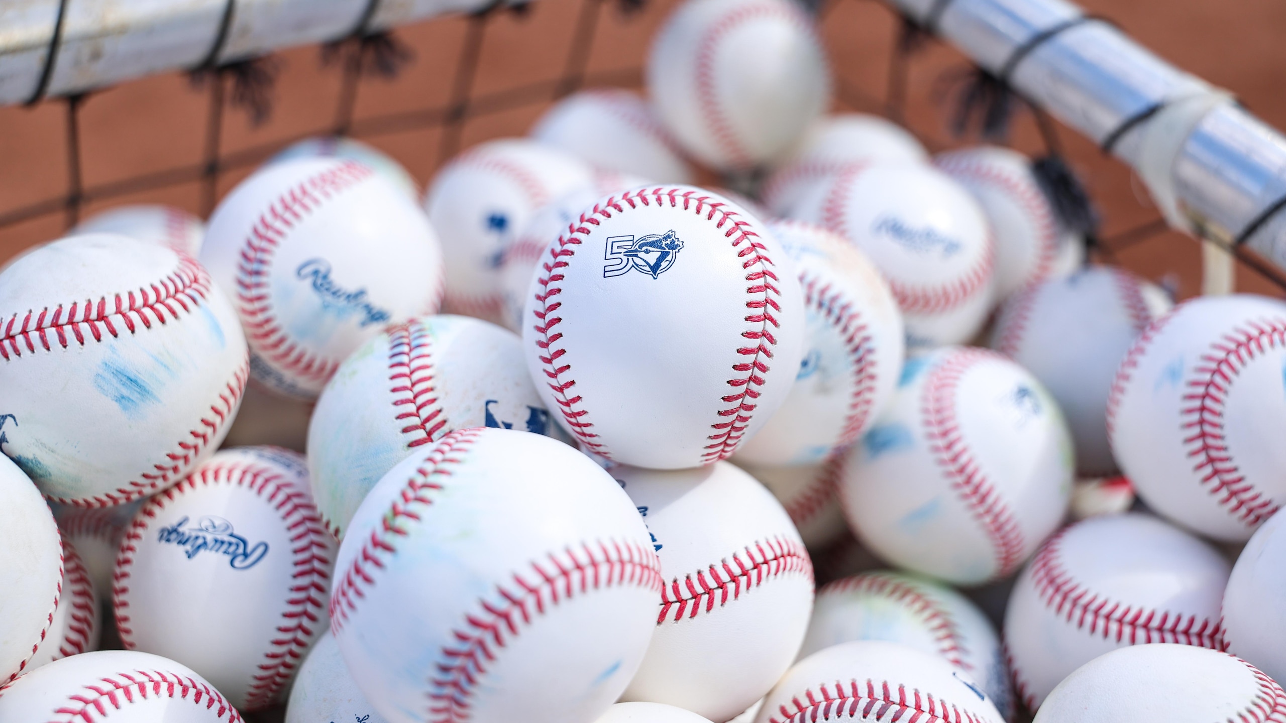 Toronto Blue Jays v Minnesota Twins Toronto Blue Jays v Minnesota Twins