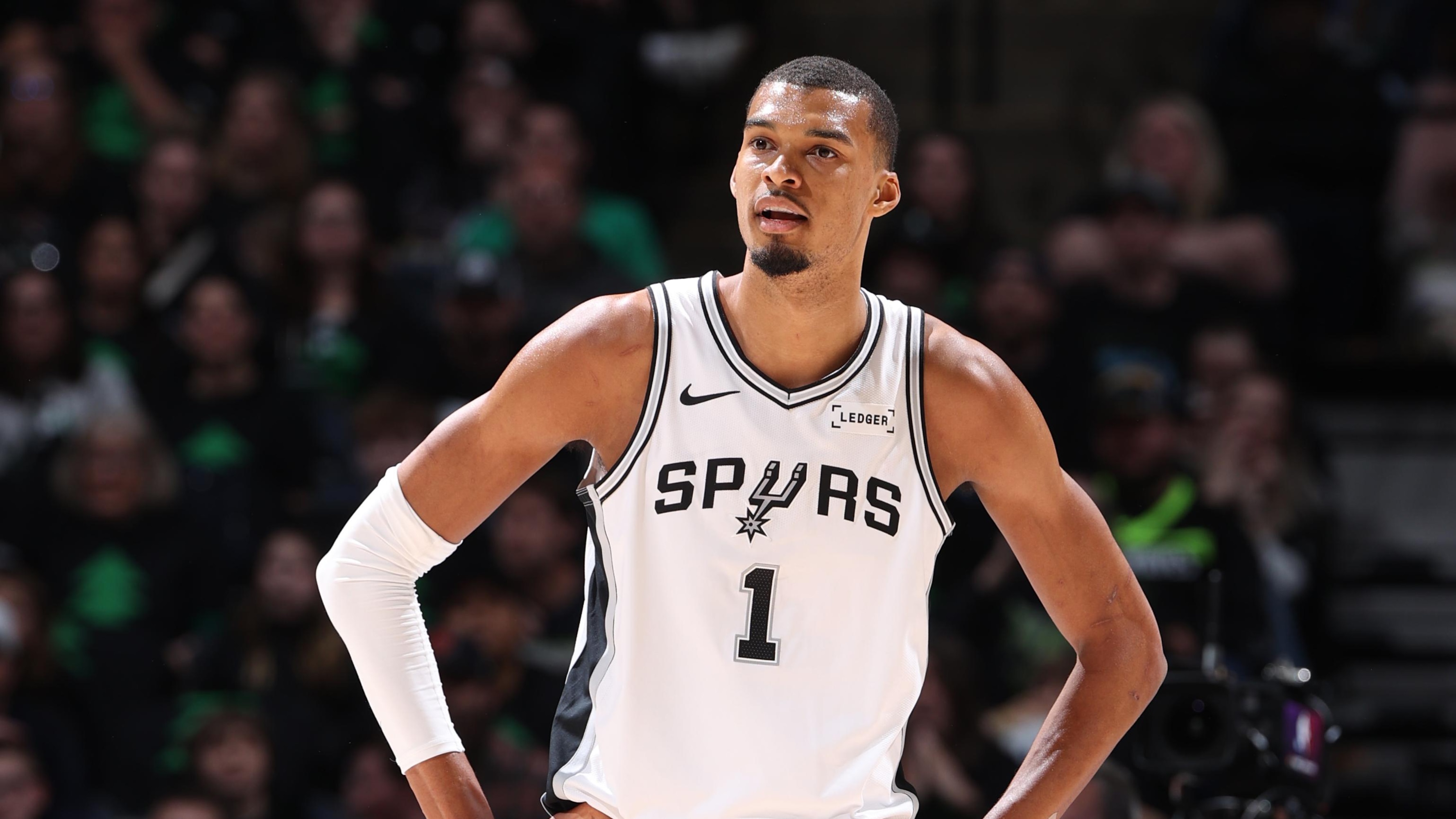 Spurs’ Victor Wembanyama Ejected for Flagrant 2 Foul vs. Wolves’ Reid on Video in NBA Playoffs G4