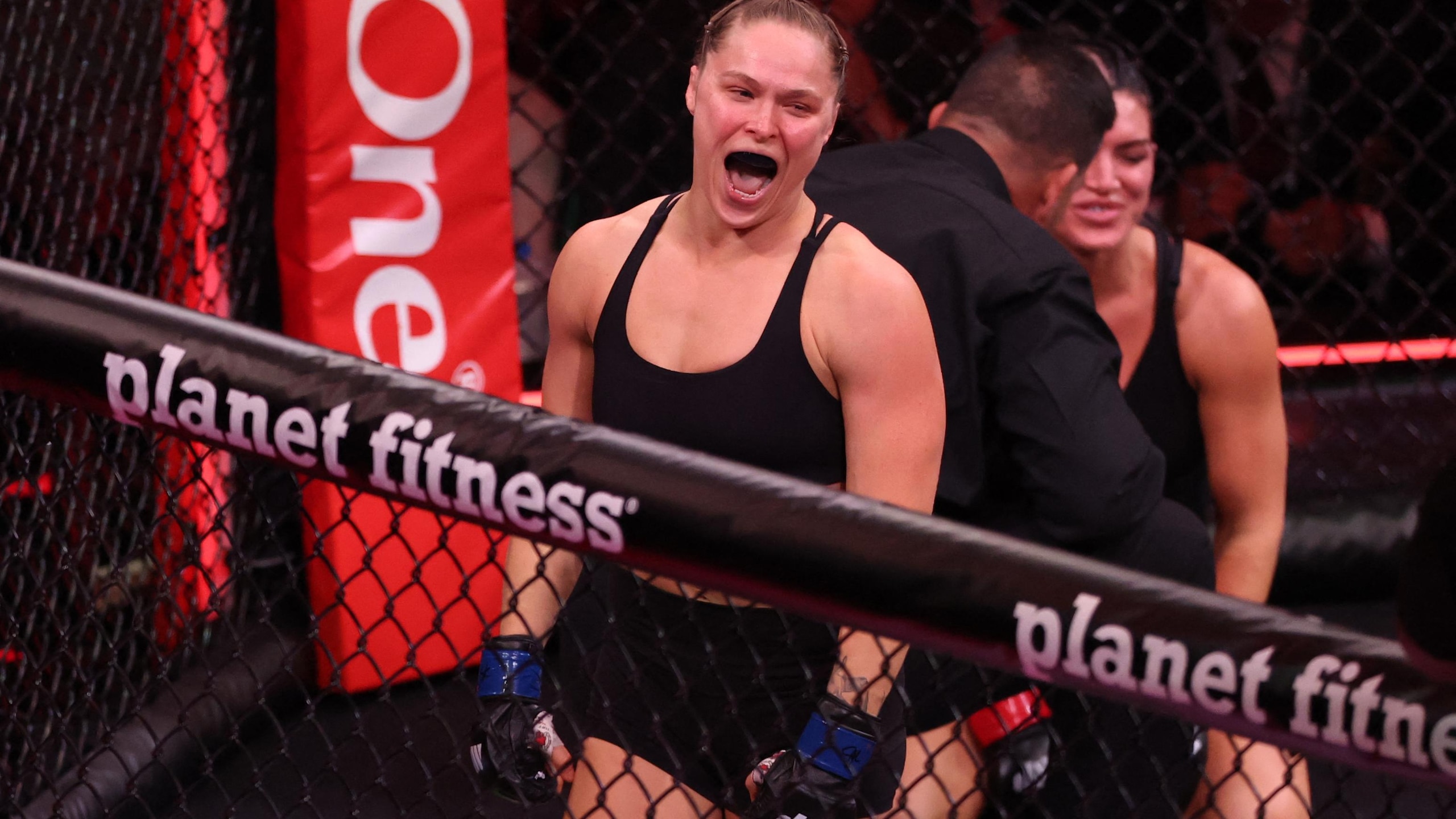 MMA-US-ROUSEY-CARANO-NETFLIX-WOMEN