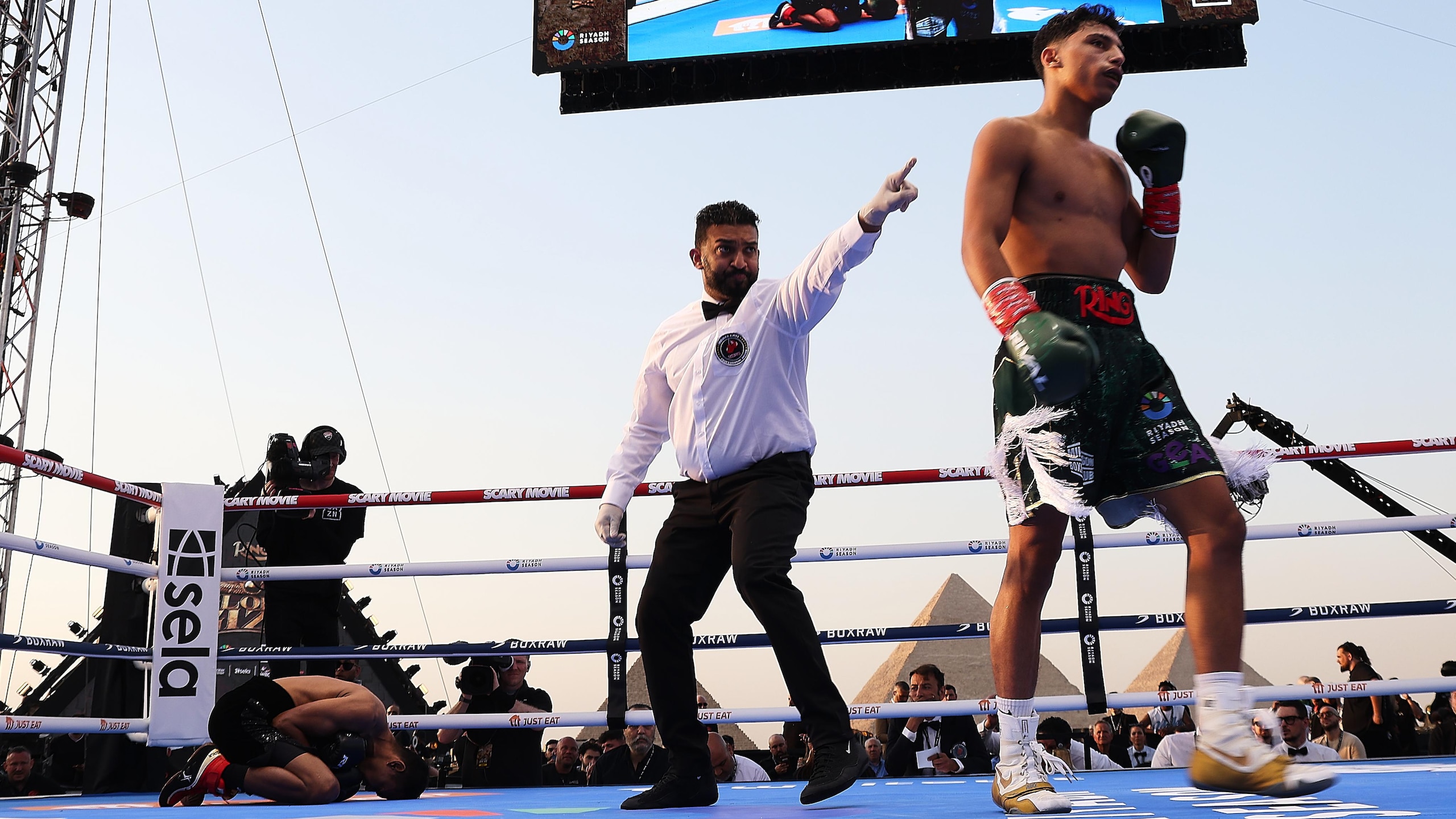 Oleksandr Usyk v Rico Verhoeven: Glory in Giza - Fight Night