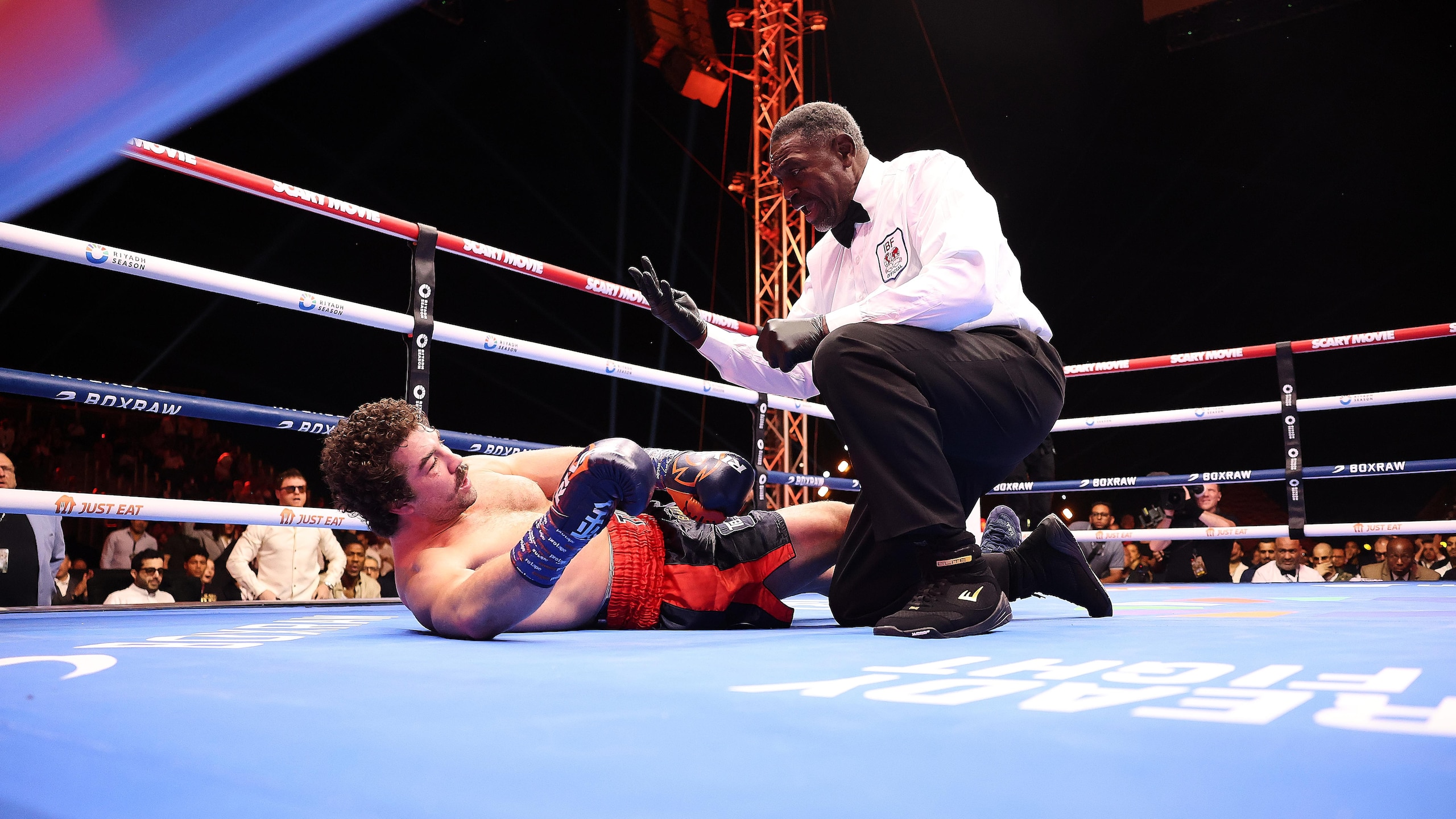 Oleksandr Usyk v Rico Verhoeven: Glory in Giza - Fight Night