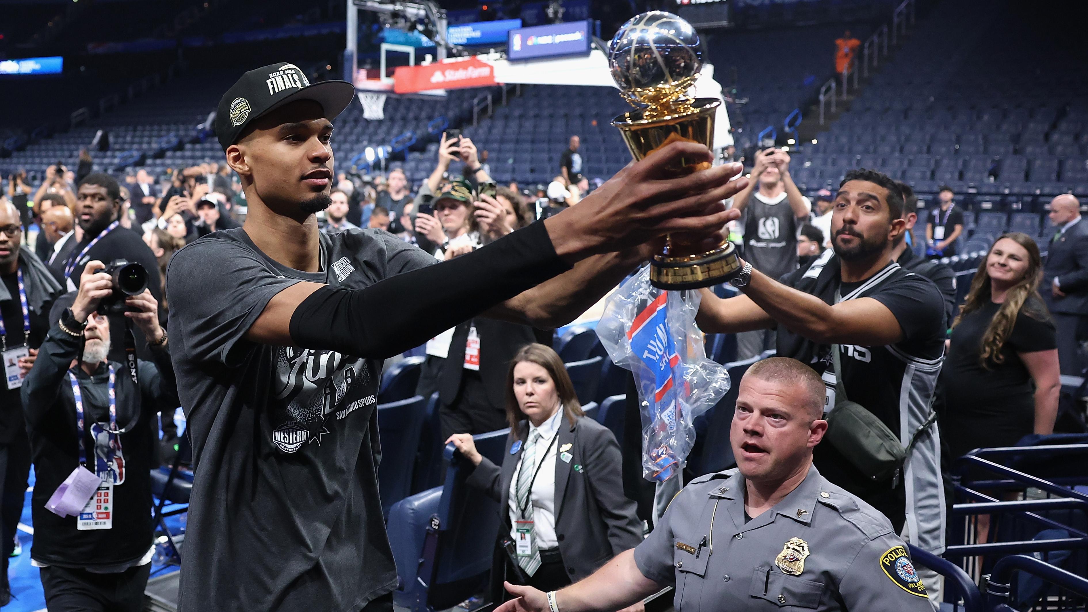 San Antonio Spurs v Oklahoma City Thunder - Game Seven