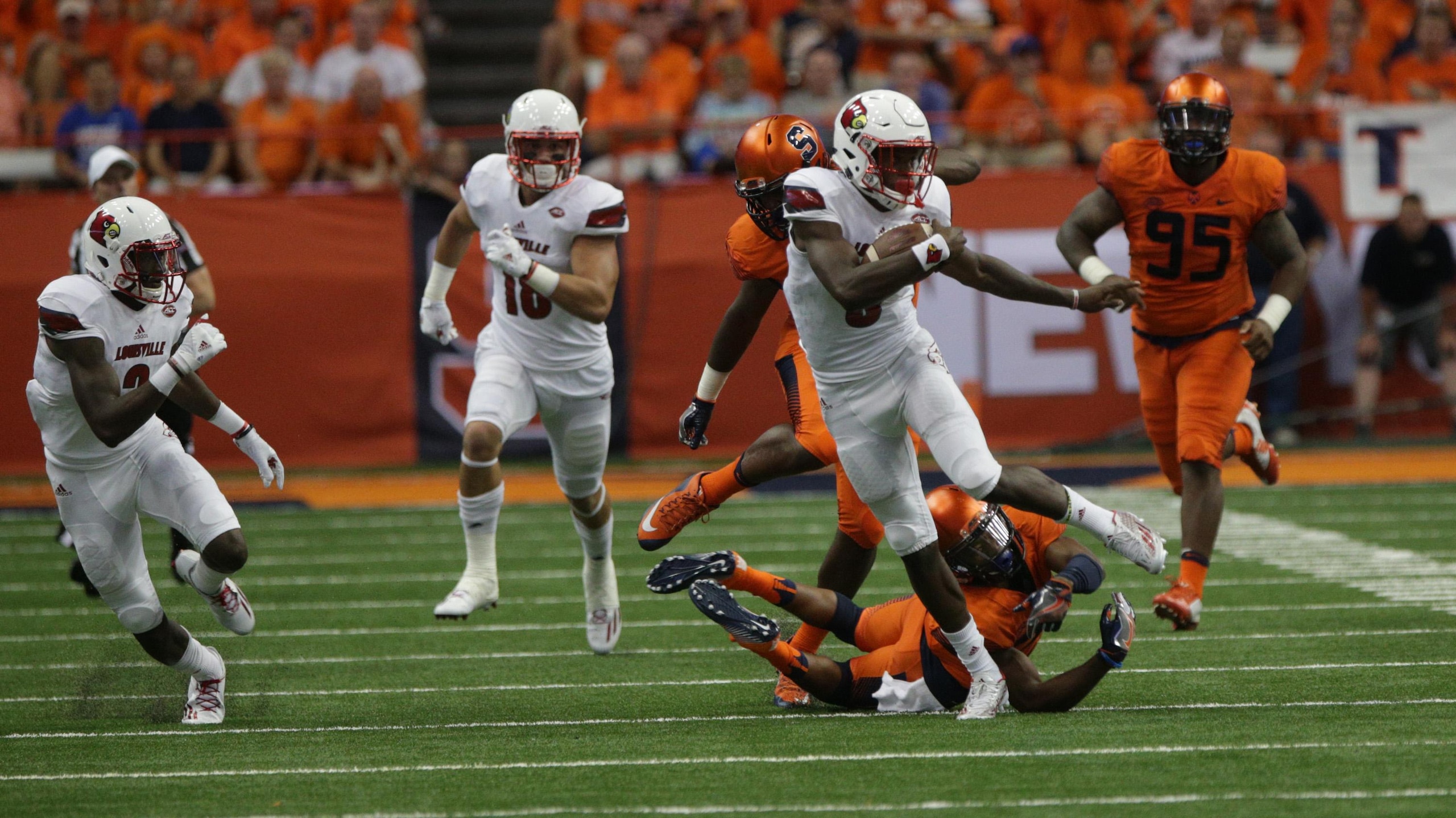 NCAA FOOTBALL: SEP 09 Louisville at Syracuse
