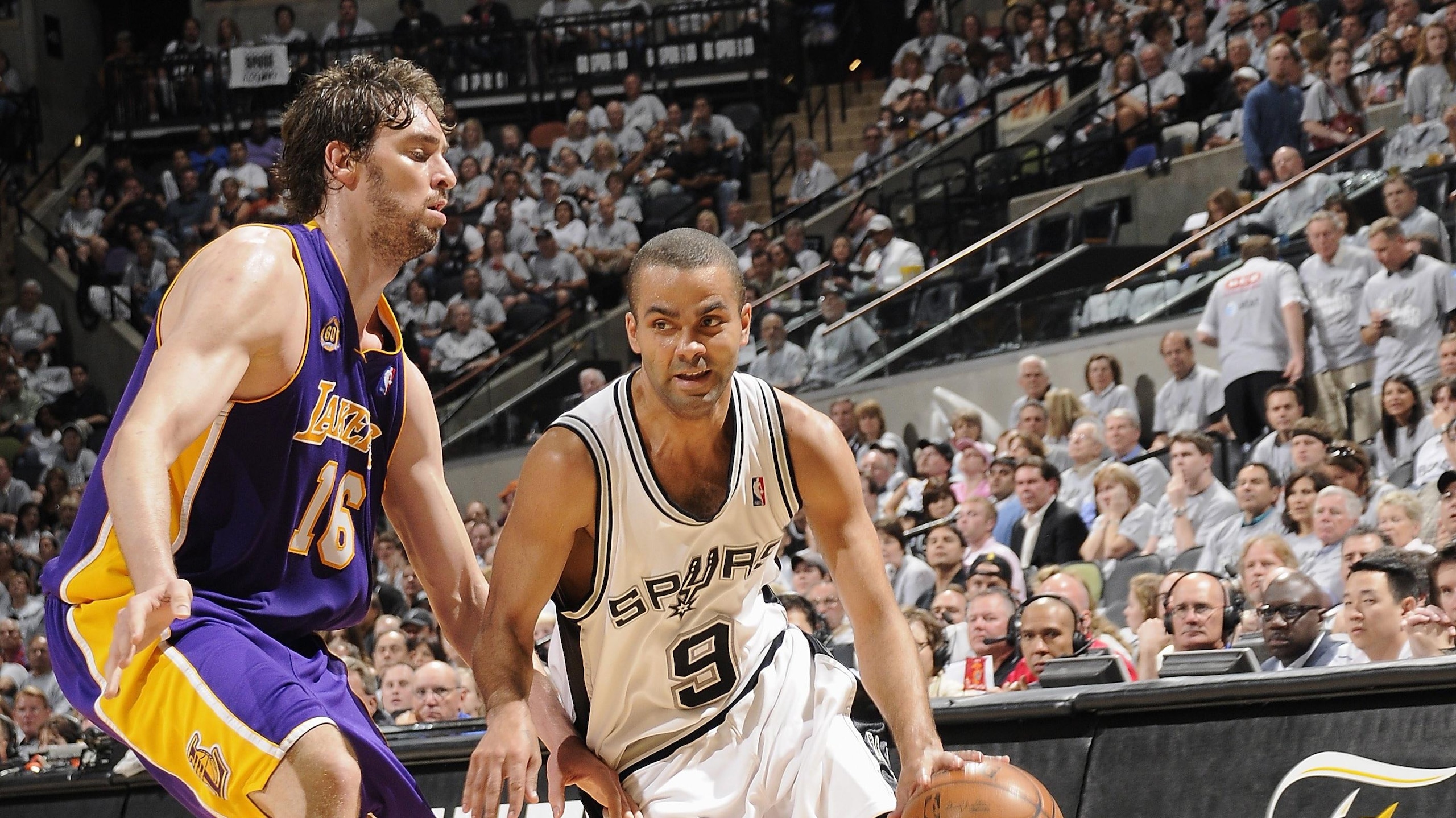 Los Angeles Lakers v San Antonio Spurs, Game 3