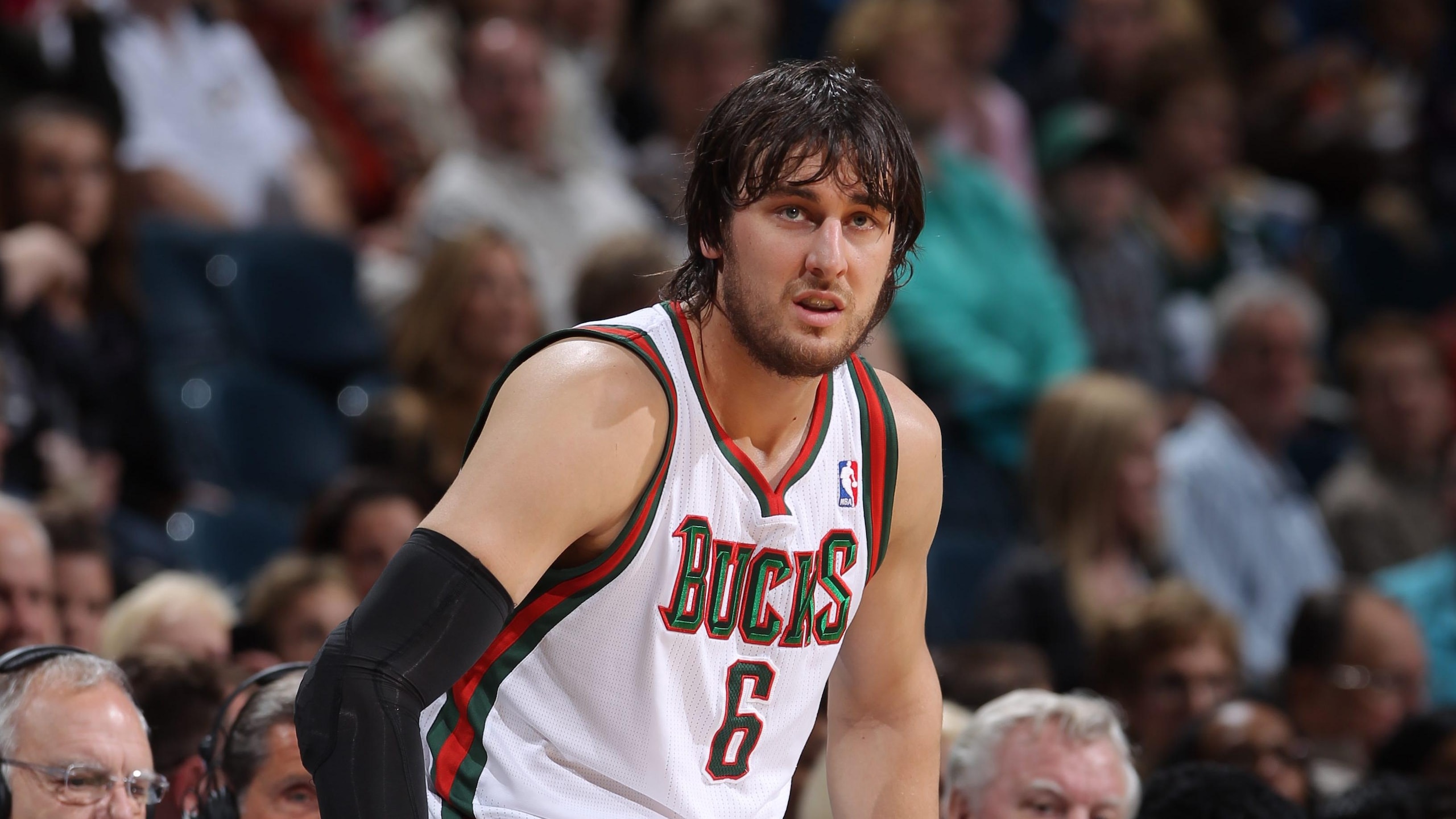Sacramento Kings v Milwaukee Bucks