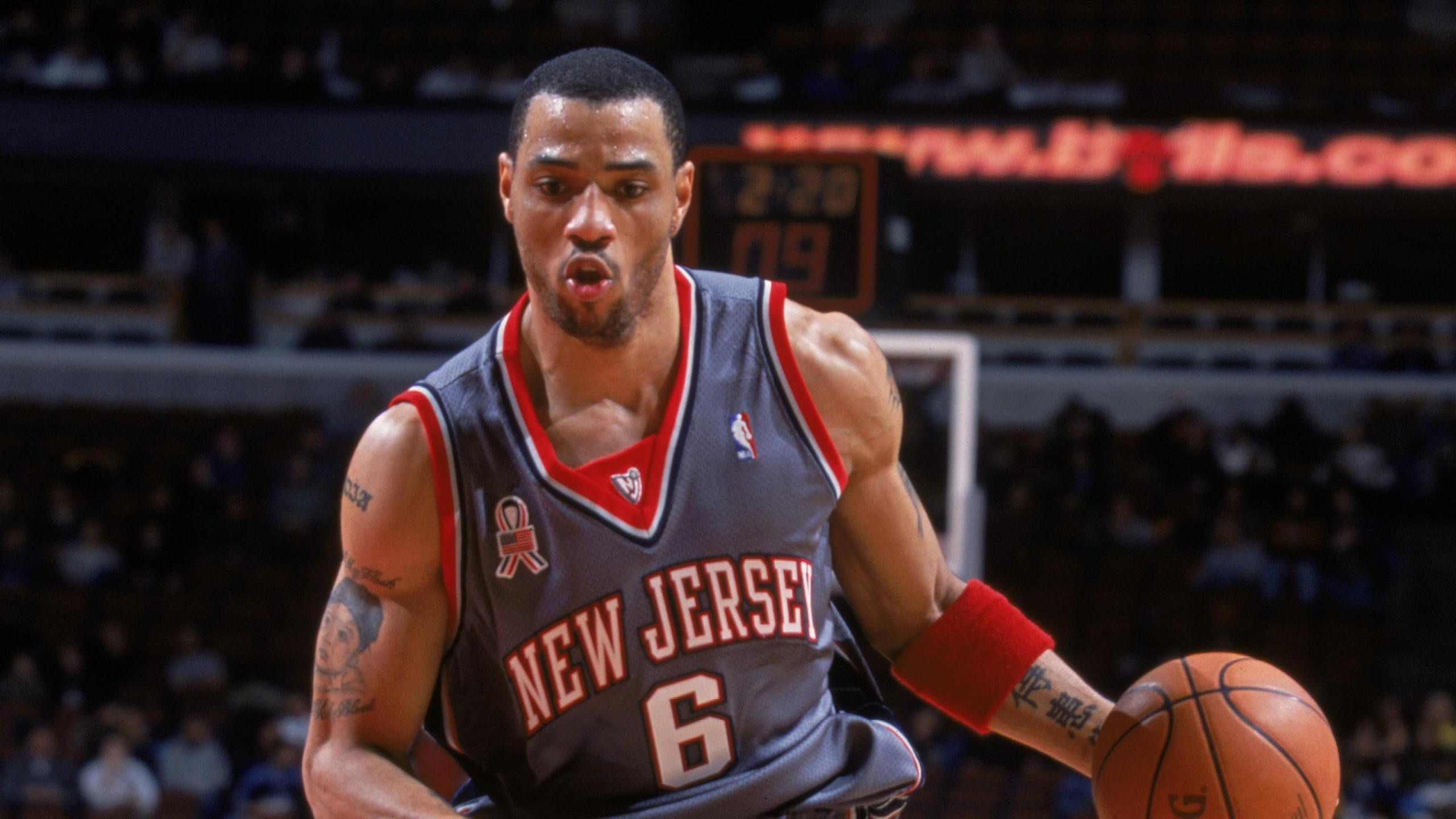 Kenyon Martin dribbles the ball