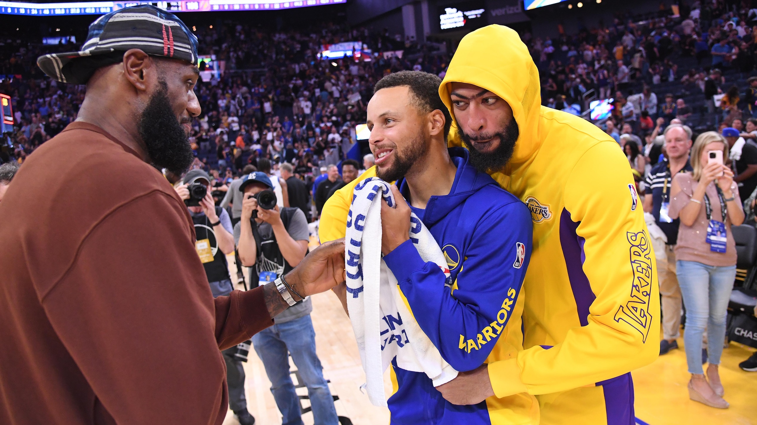 Los Angeles Lakers v Golden State Warriors