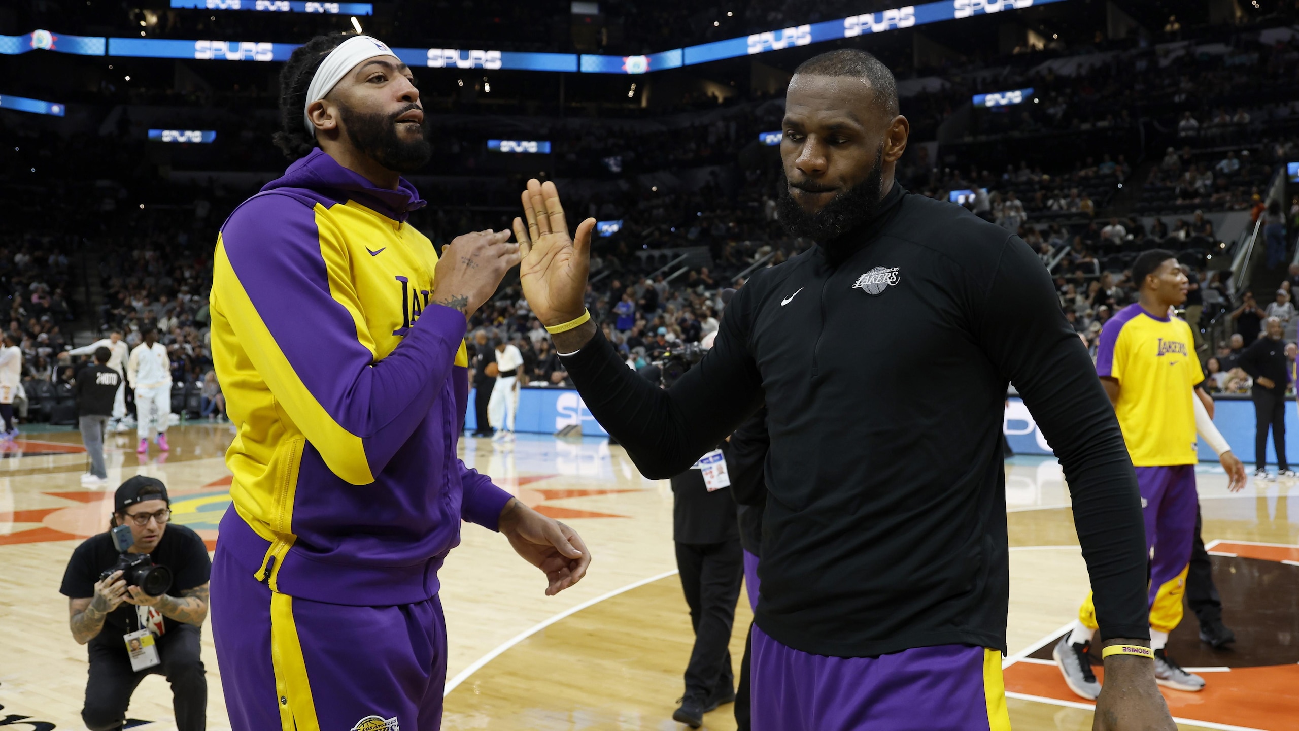 Los Angeles Lakers v San Antonio Spurs Los Angeles Lakers v San Antonio Spurs