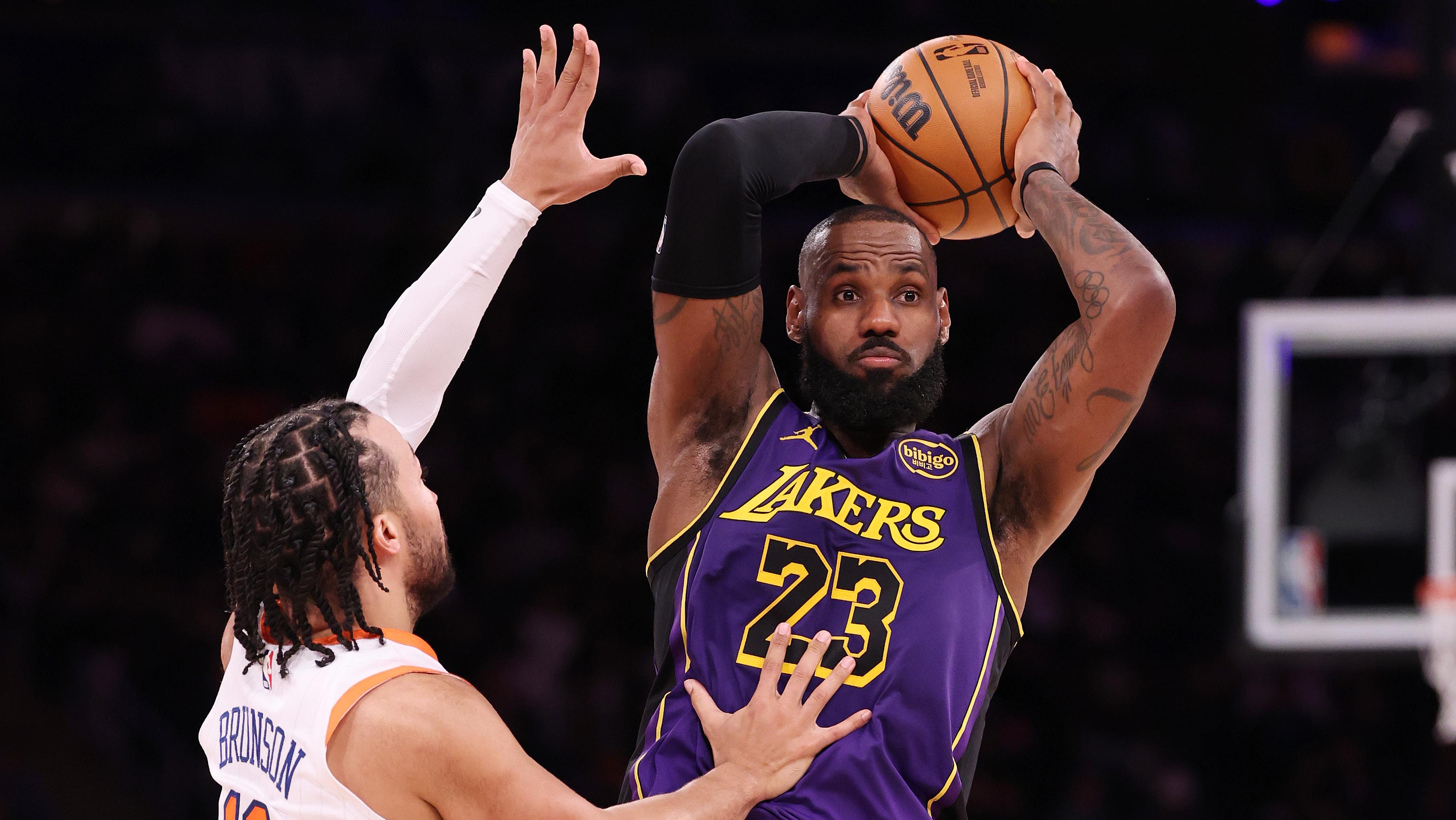 Los Angeles Lakers v New York Knicks