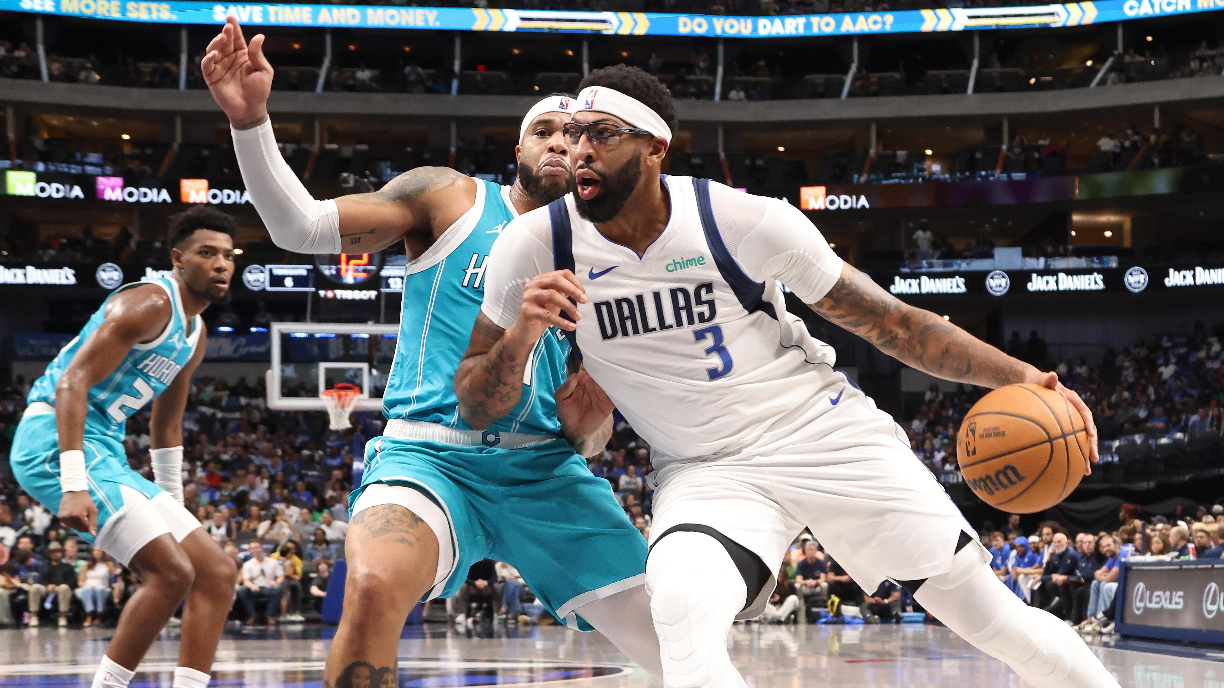 Charlotte Hornets v Dallas Mavericks