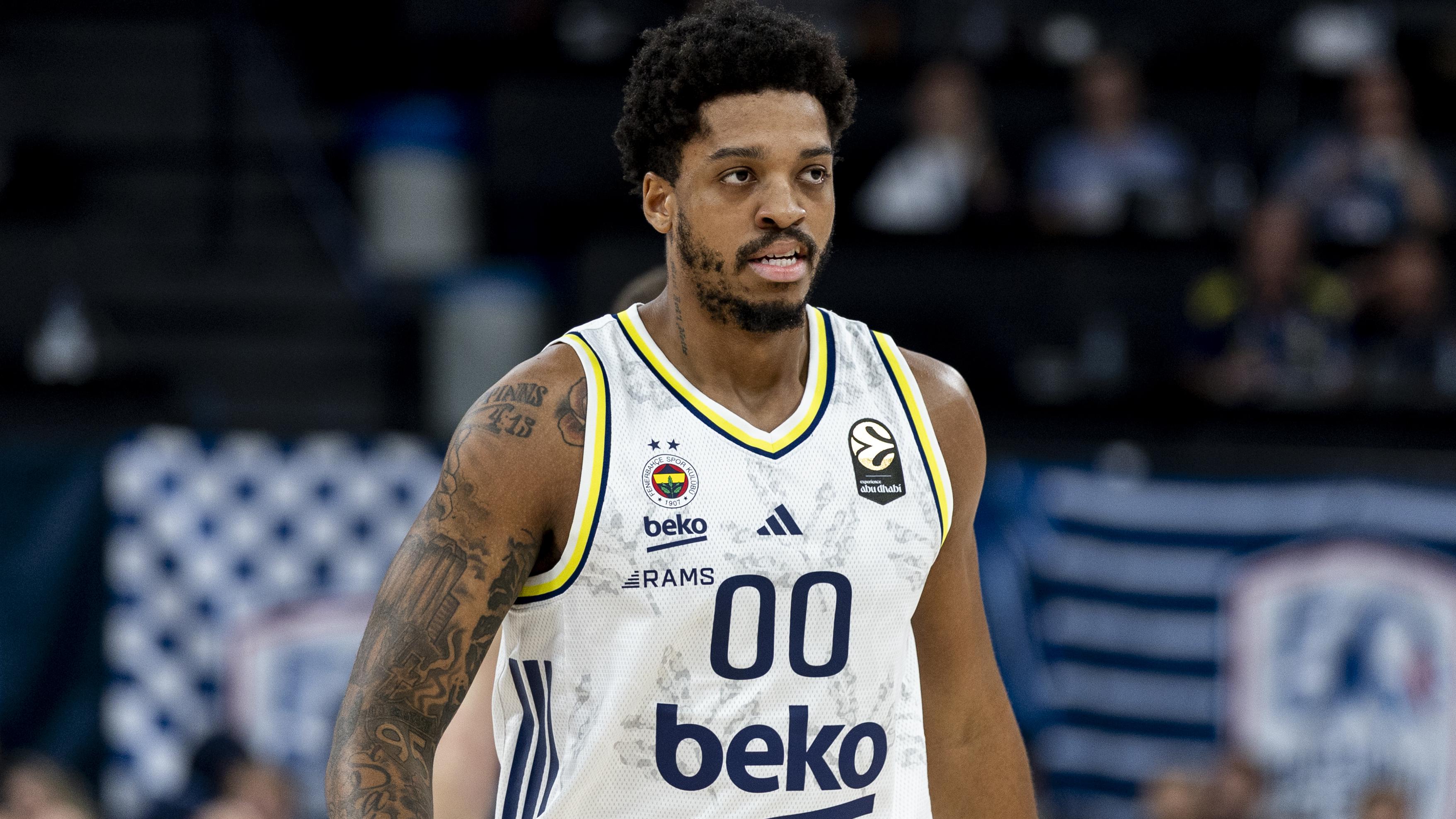 Anadolu Efes Istanbul v Fenerbahce Beko Istanbul - Euroleague 2025/2026