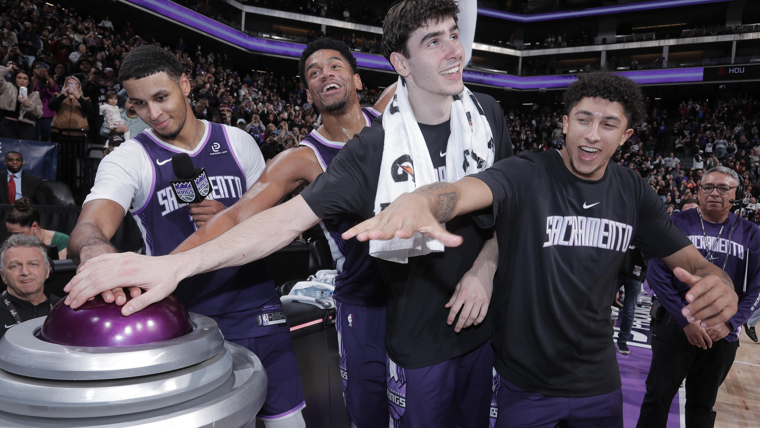 Houston Rockets v Sacramento Kings