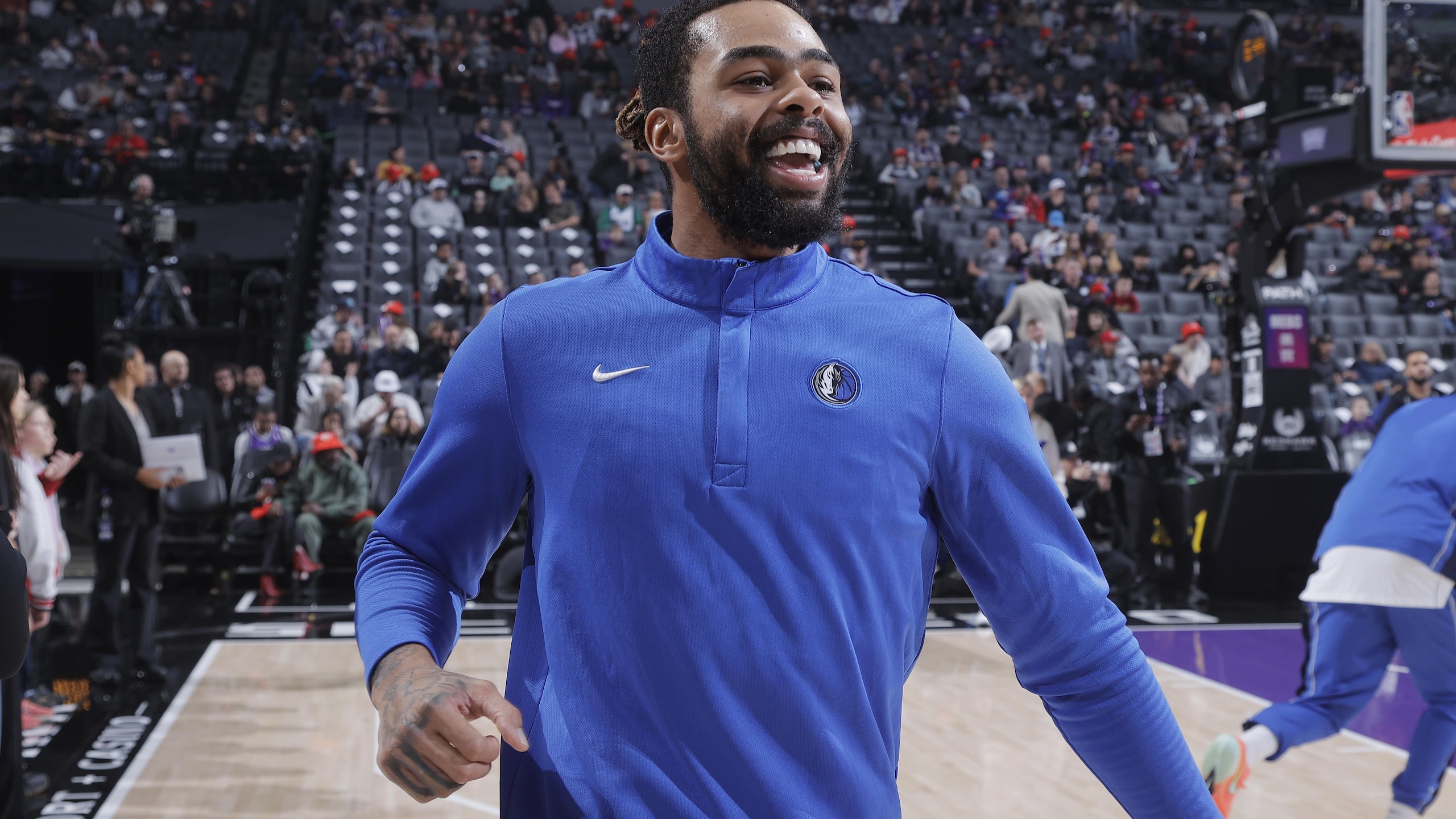 Dallas Mavericks v Sacramento Kings