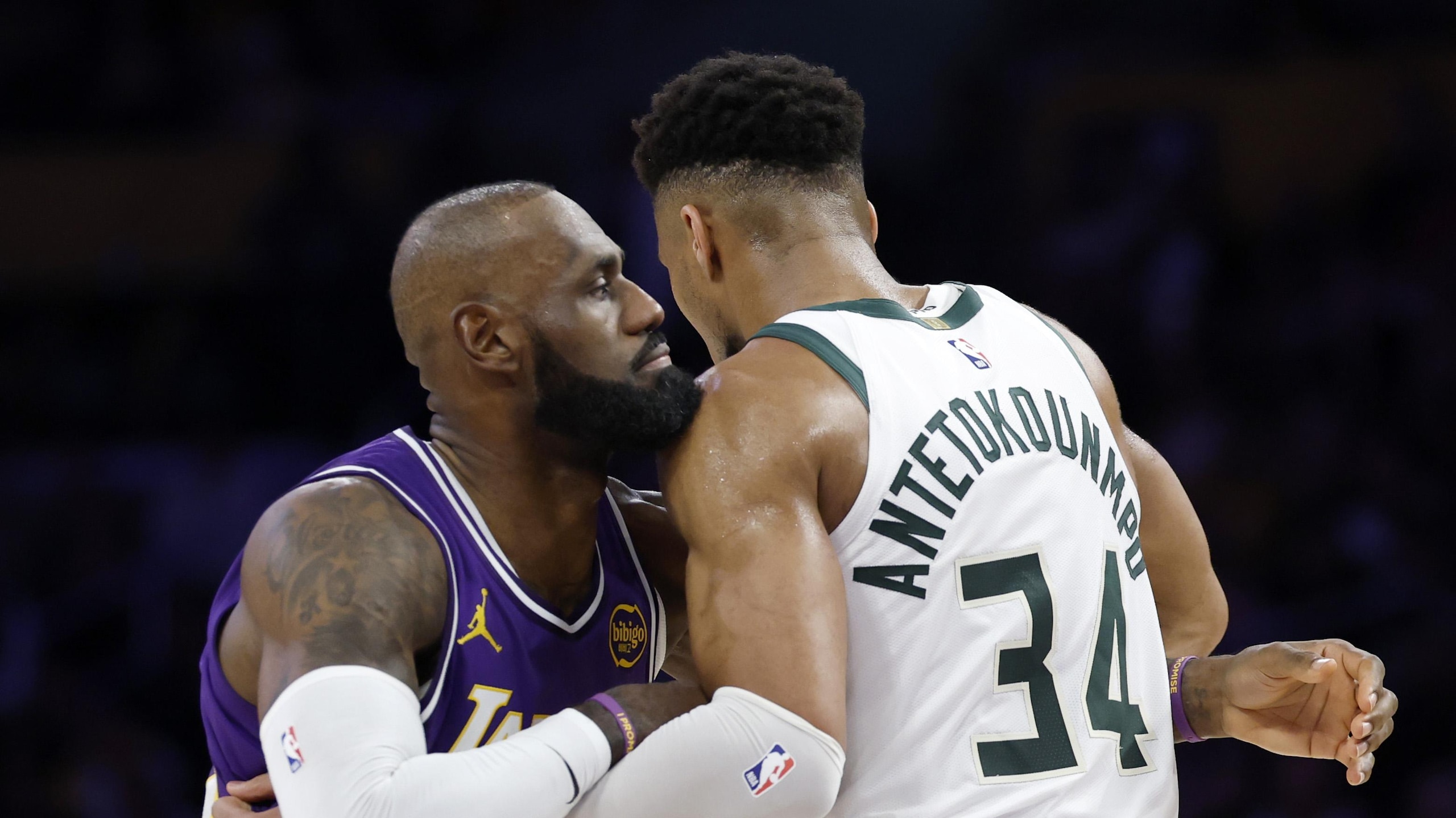 Milwaukee Bucks v Los Angeles Lakers