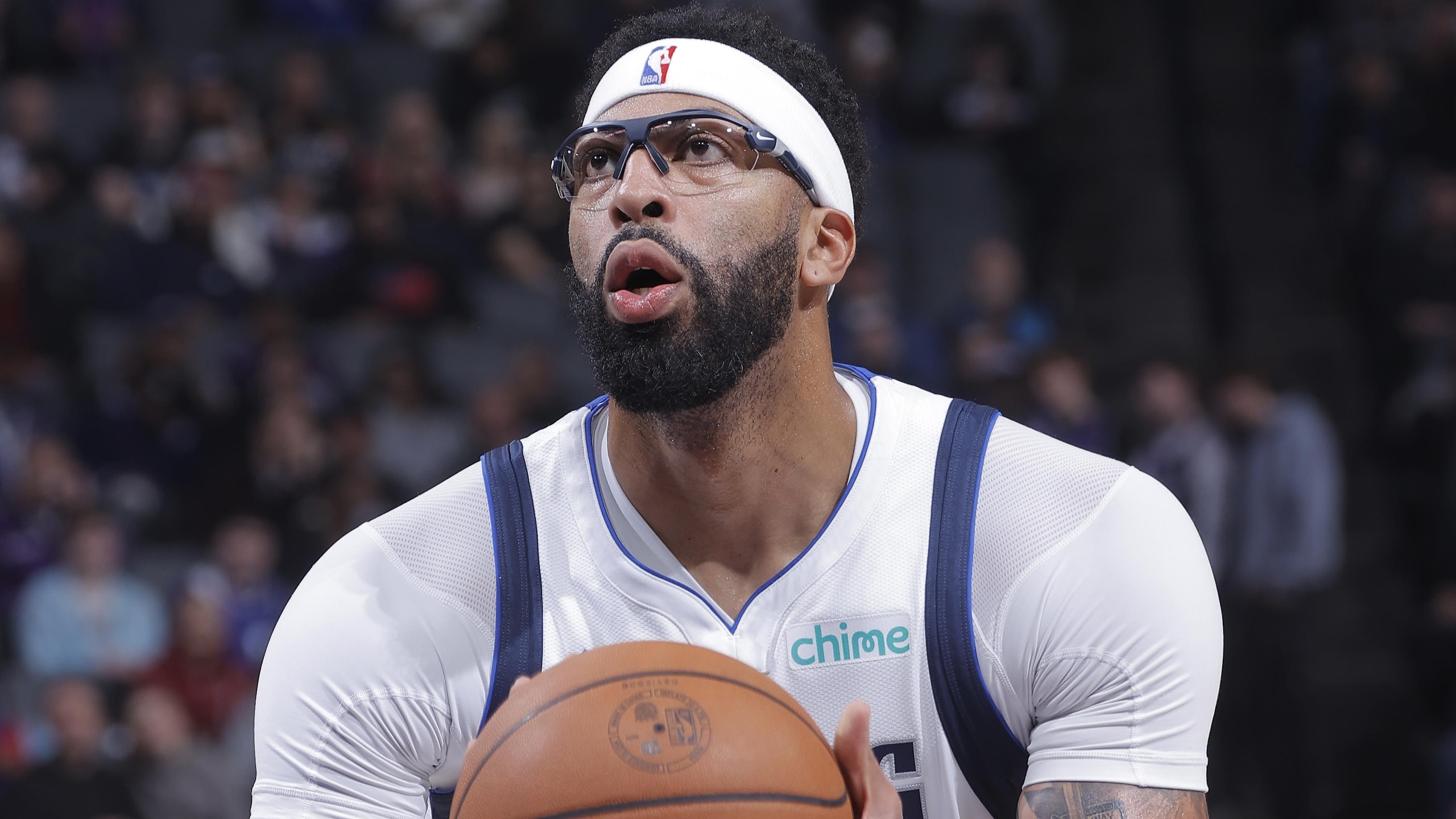 Dallas Mavericks v Sacramento Kings