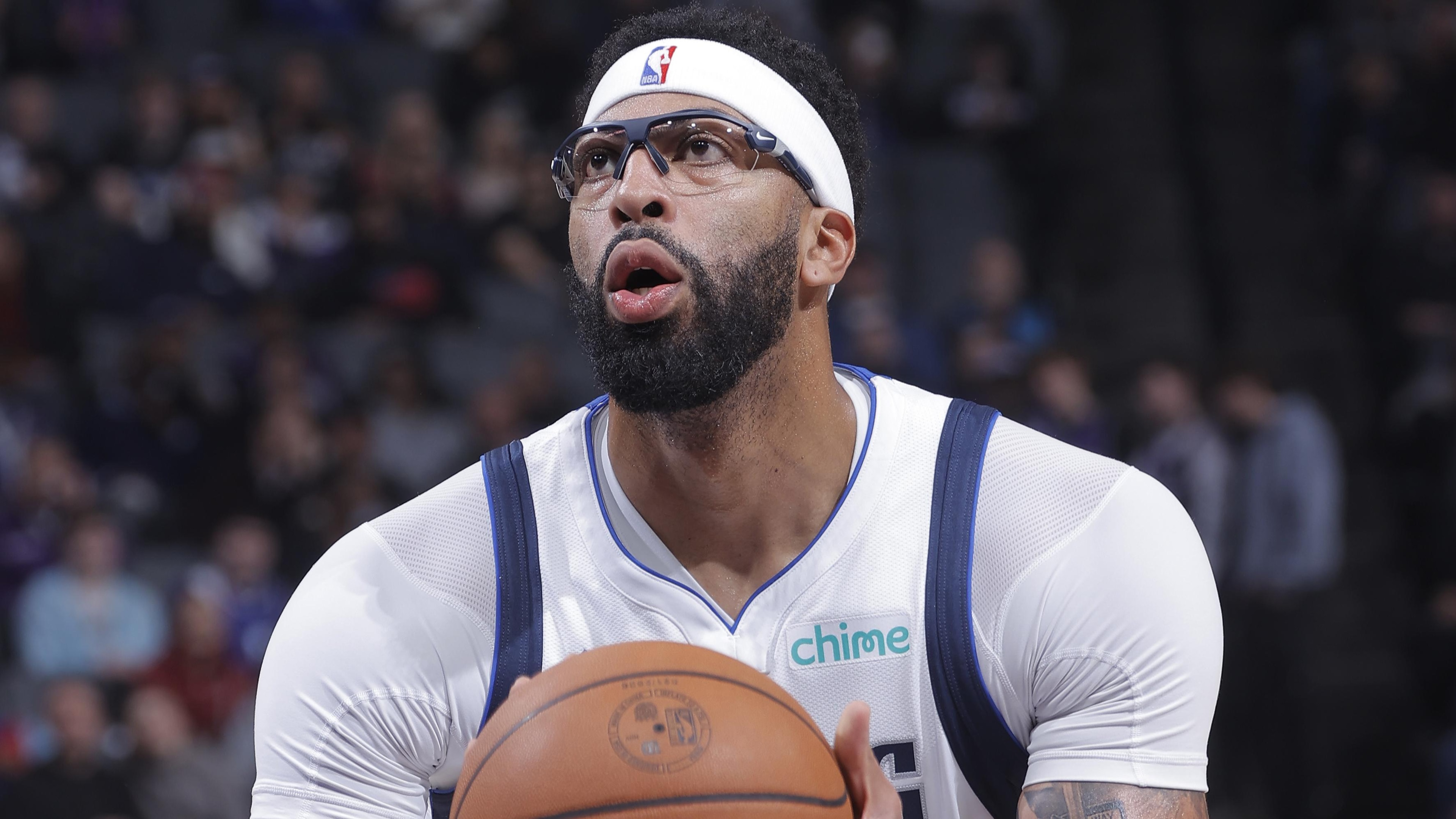 Dallas Mavericks v Sacramento Kings