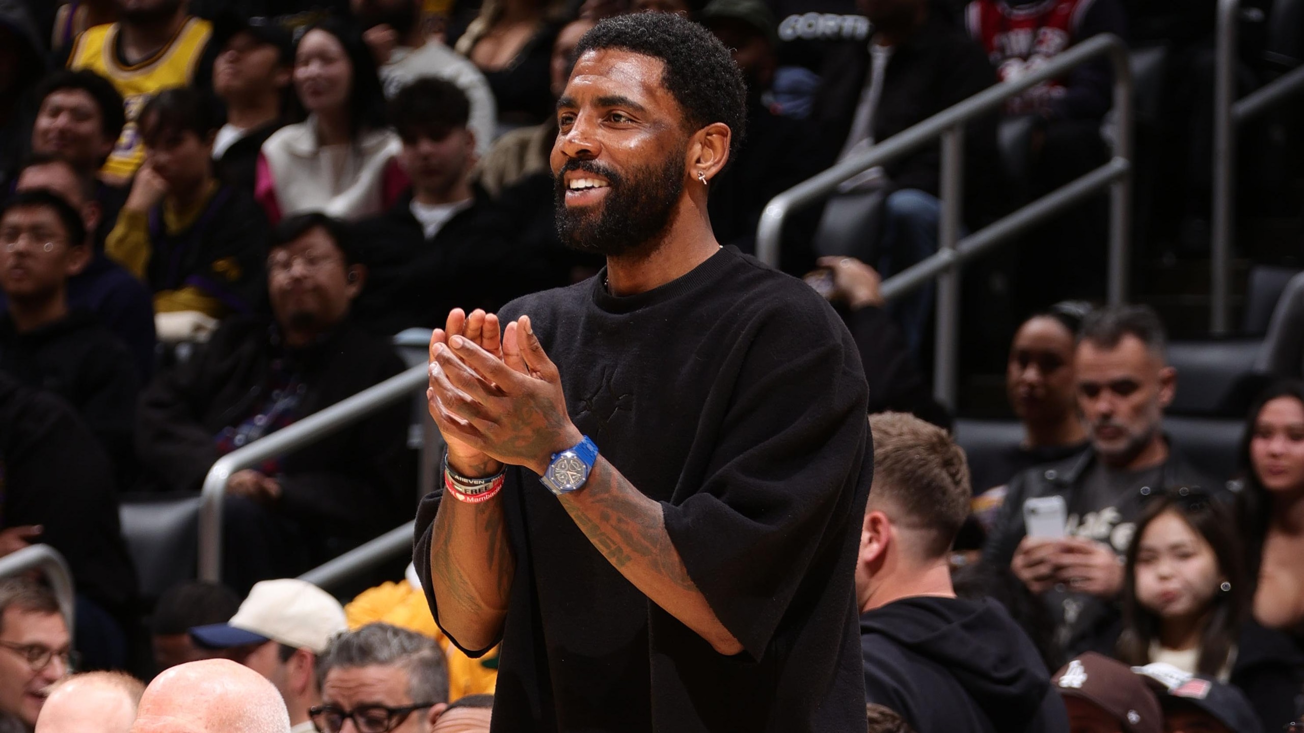 Dallas Mavericks v Los Angeles Lakers Dallas Mavericks v Los Angeles Lakers