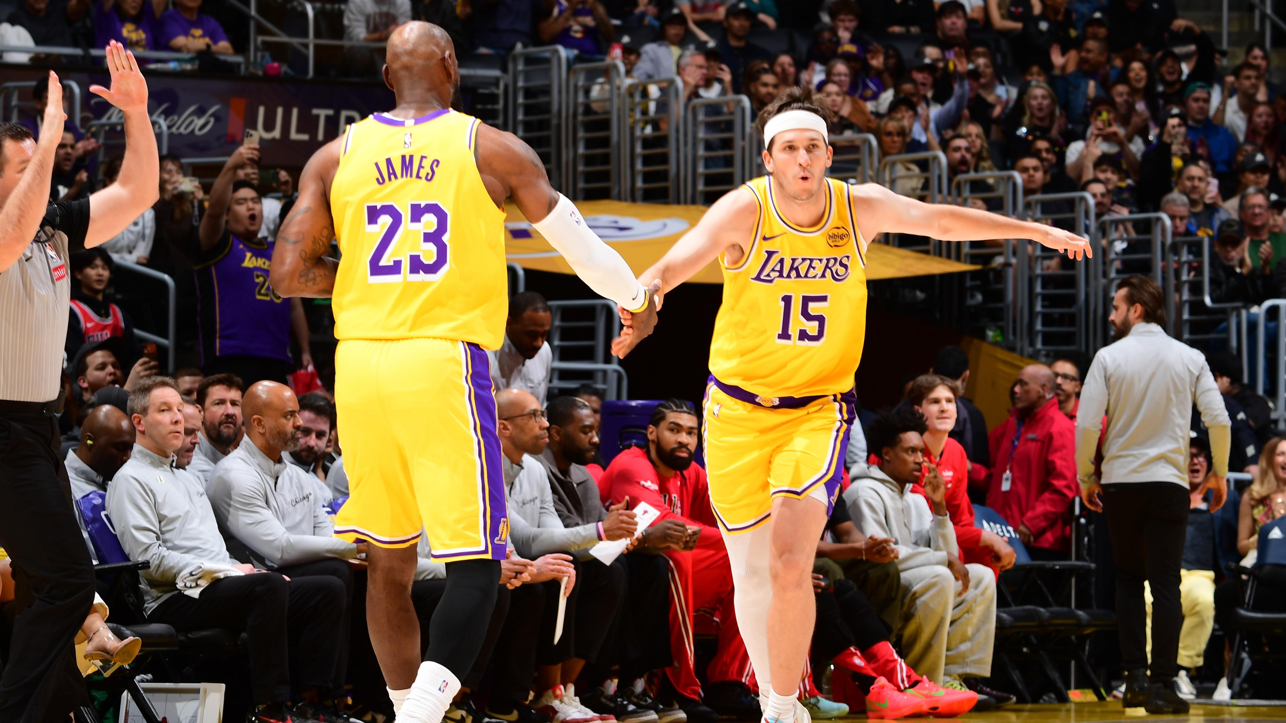 Chicago Bulls v Los Angeles Lakers