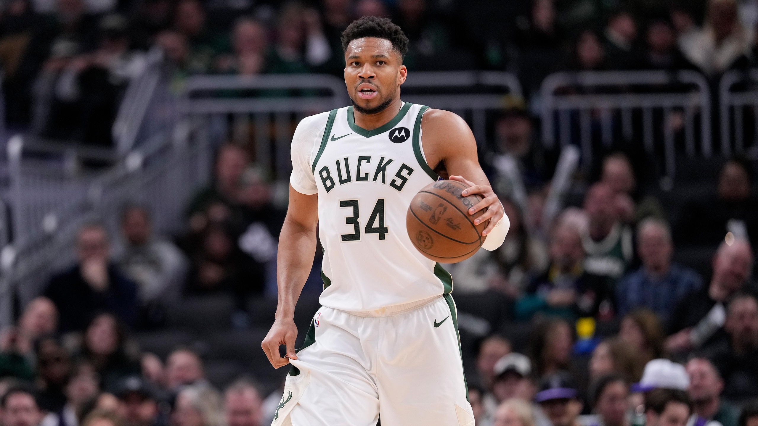 Phoenix Suns v Milwaukee Bucks Phoenix Suns v Milwaukee Bucks