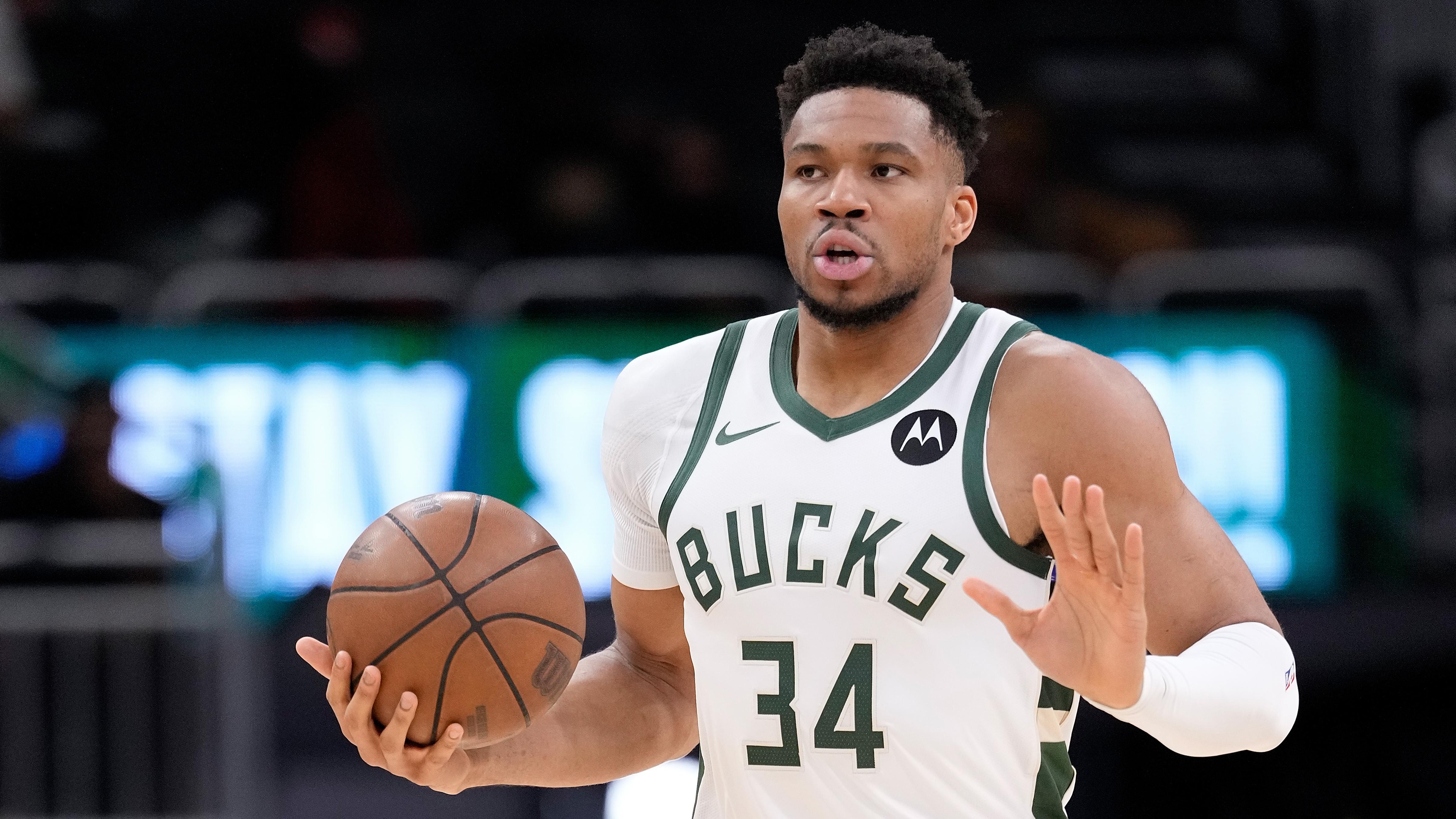 Phoenix Suns v Milwaukee Bucks Phoenix Suns v Milwaukee Bucks