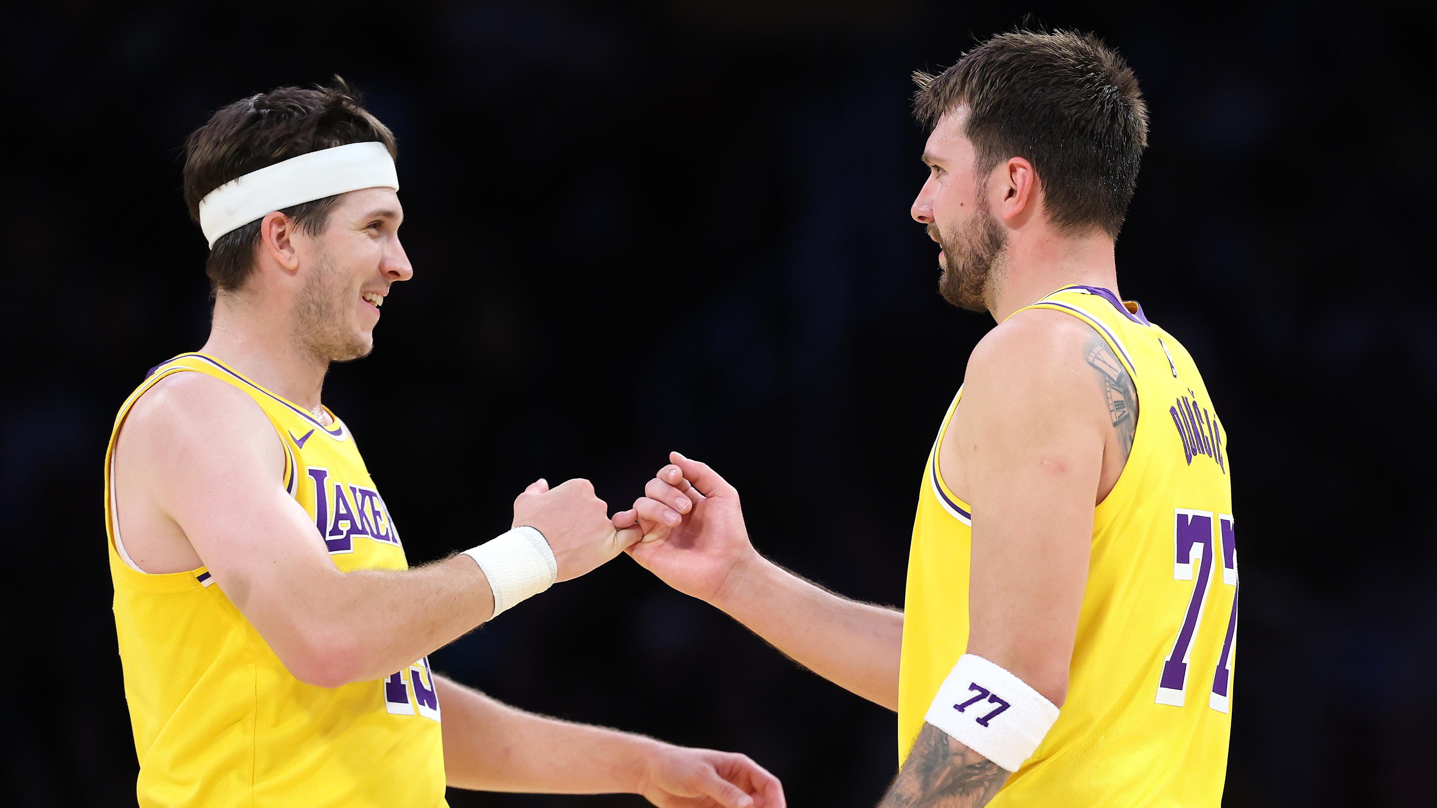 Chicago Bulls v Los Angeles Lakers Chicago Bulls v Los Angeles Lakers