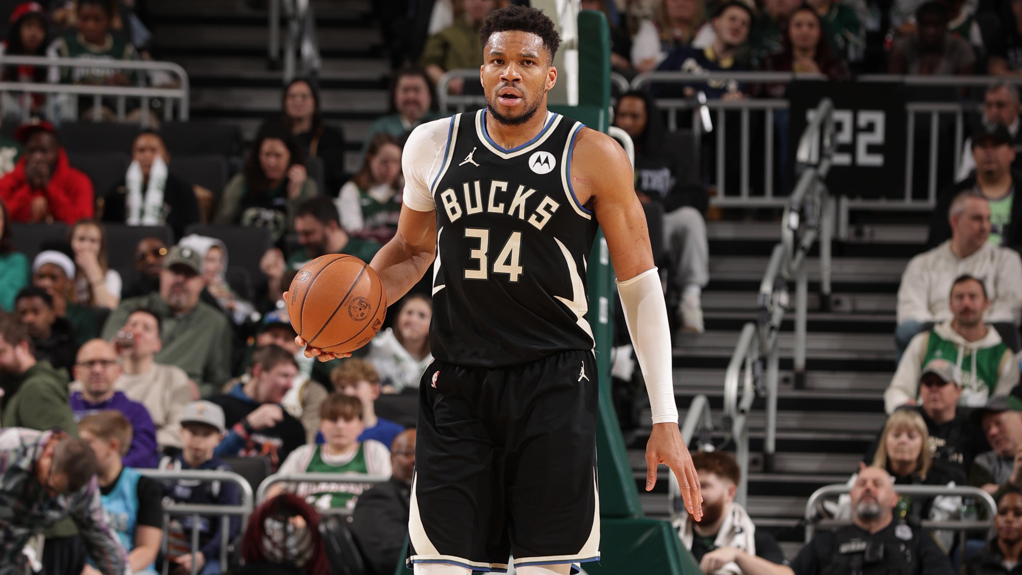 Indiana Pacers v Milwaukee Bucks Indiana Pacers v Milwaukee Bucks