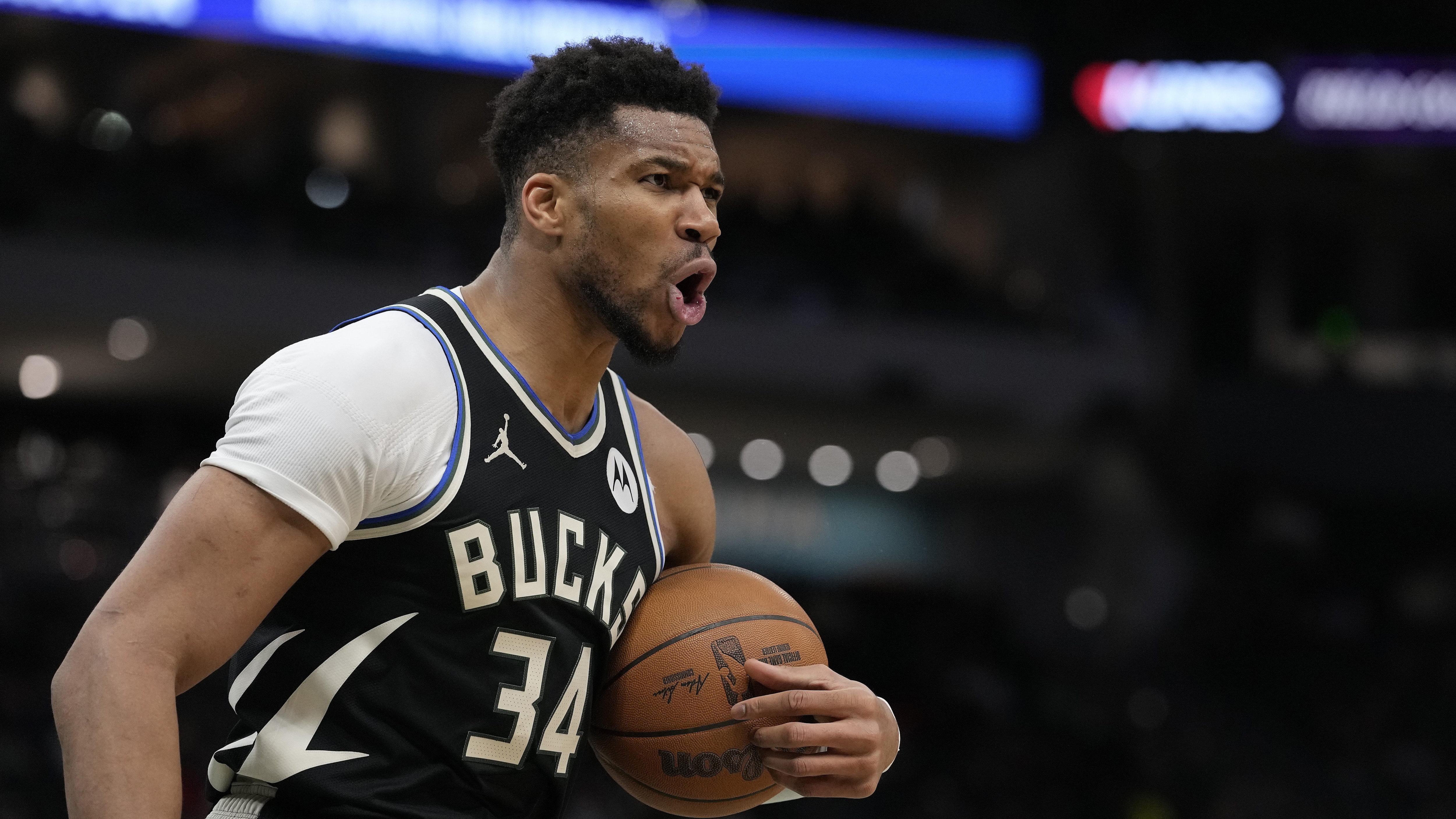 Indiana Pacers v Milwaukee Bucks Indiana Pacers v Milwaukee Bucks