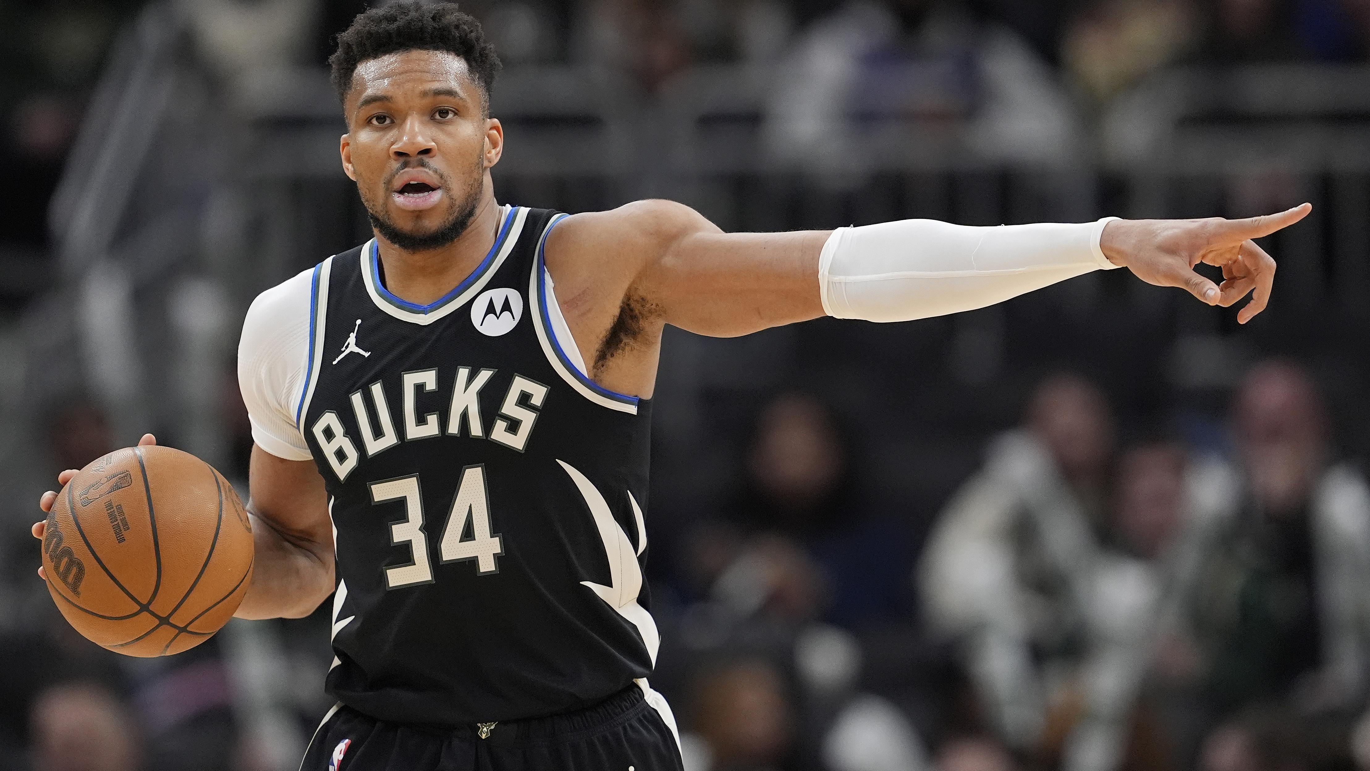 Indiana Pacers v Milwaukee Bucks Indiana Pacers v Milwaukee Bucks
