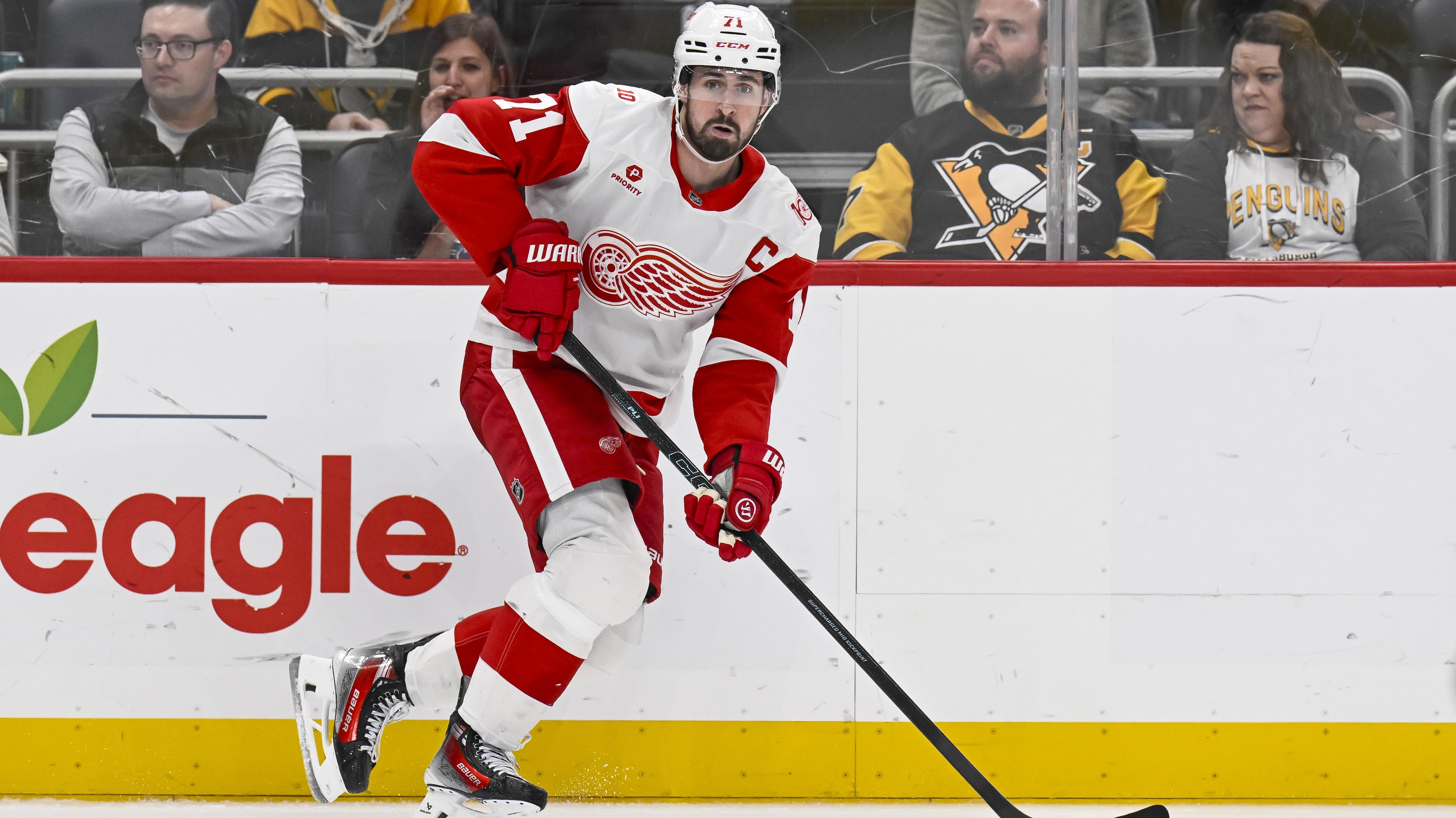 NHL: MAR 31 Red Wings at Penguins NHL: MAR 31 Red Wings at Penguins