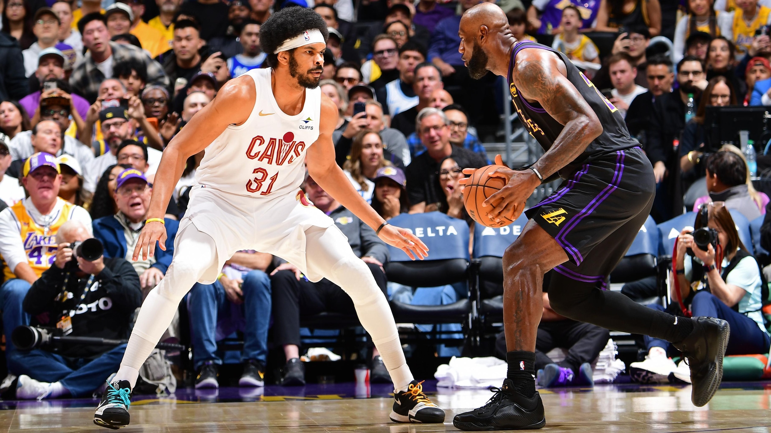 Cleveland Cavaliers v Los Angeles Lakers