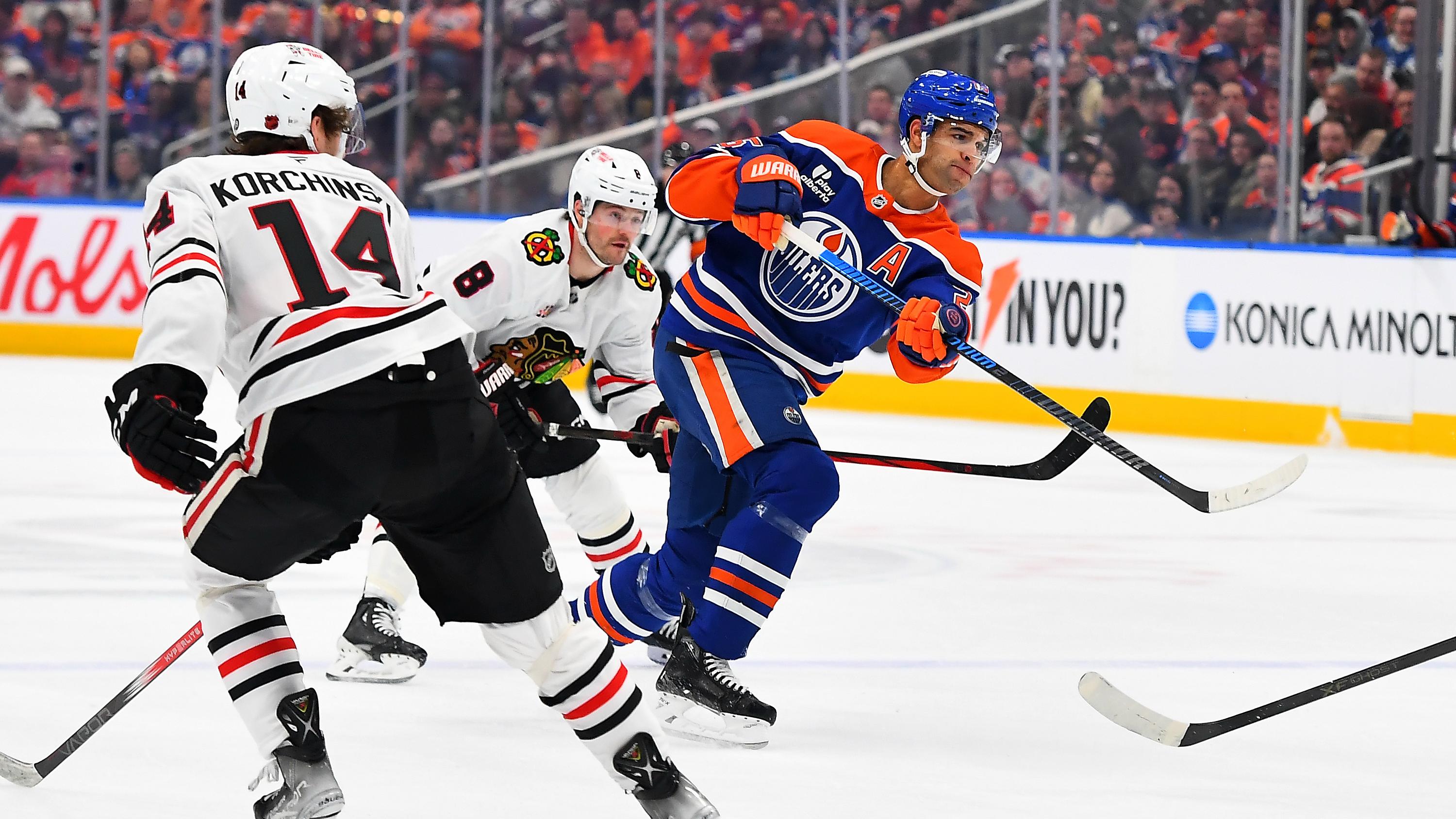 Chicago Blackhawks v Edmonton Oilers