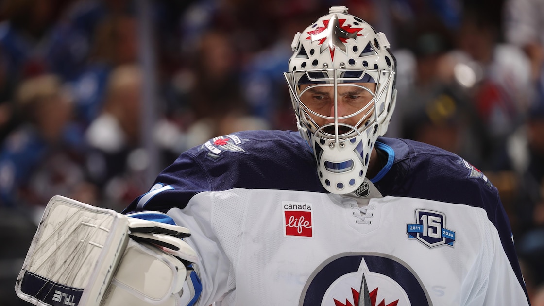 据报道，随着喷气机队停赛结束，康纳·赫勒布克 (Connor Hellebuyck) NHL 与魔鬼队的贸易谈判“升级”