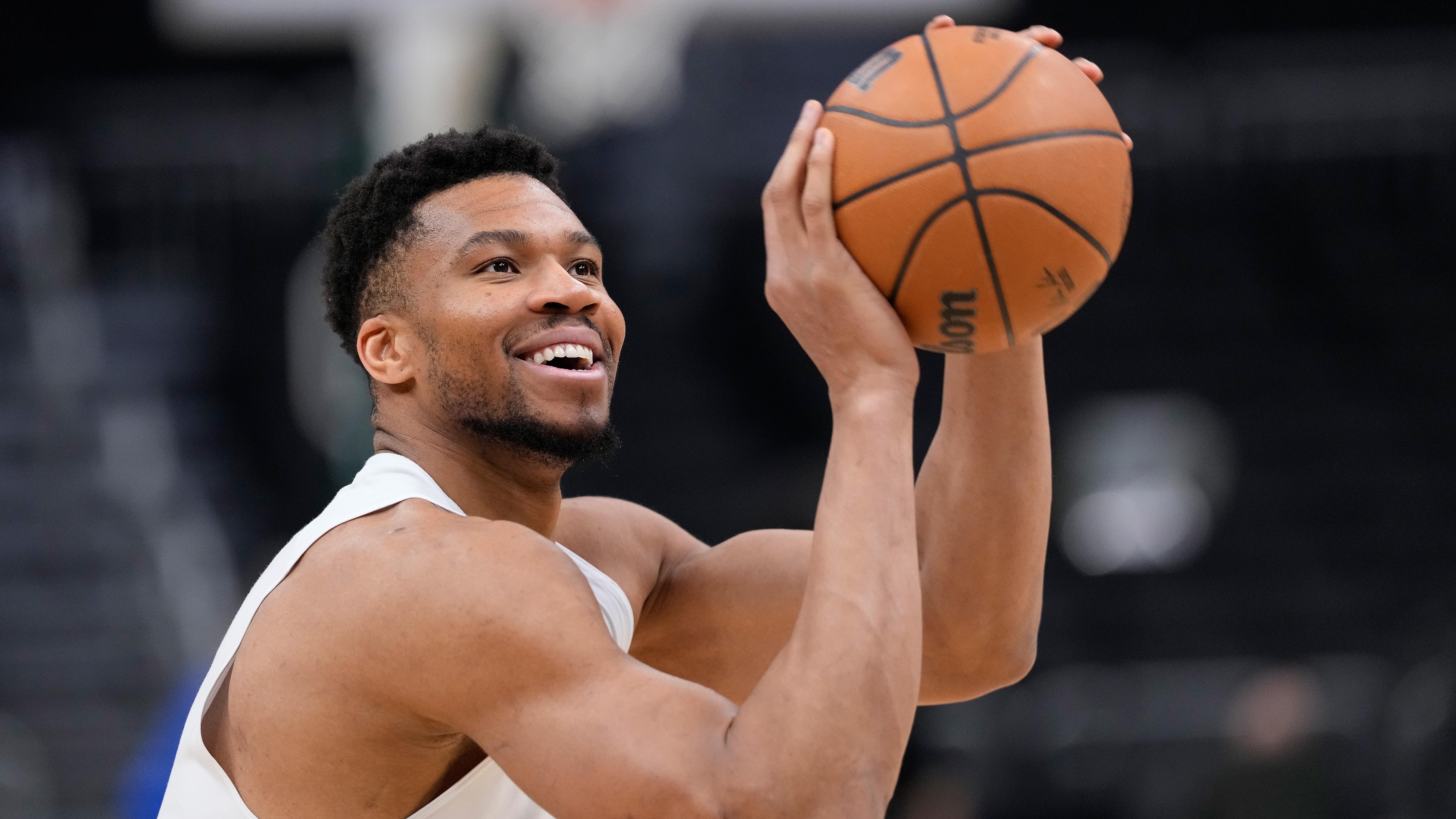 Memphis Grizzlies v Milwaukee Bucks