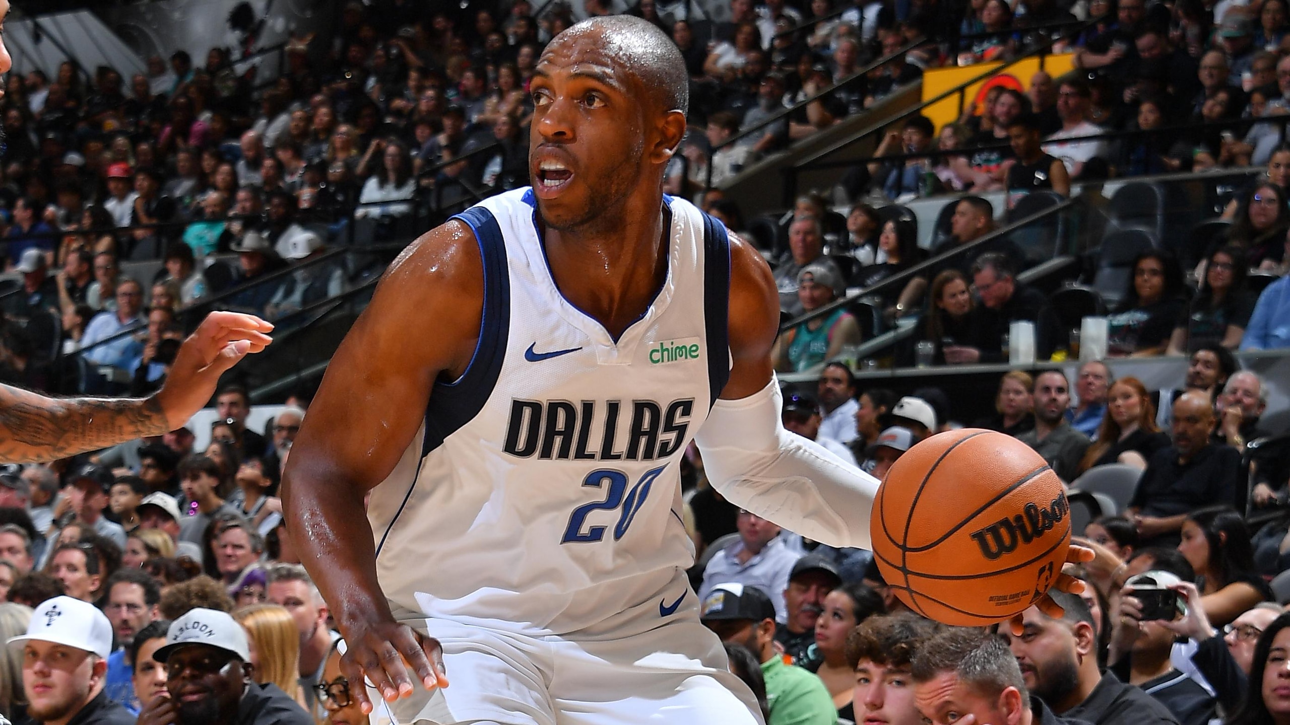 Dallas Mavericks v San Antonio Spurs