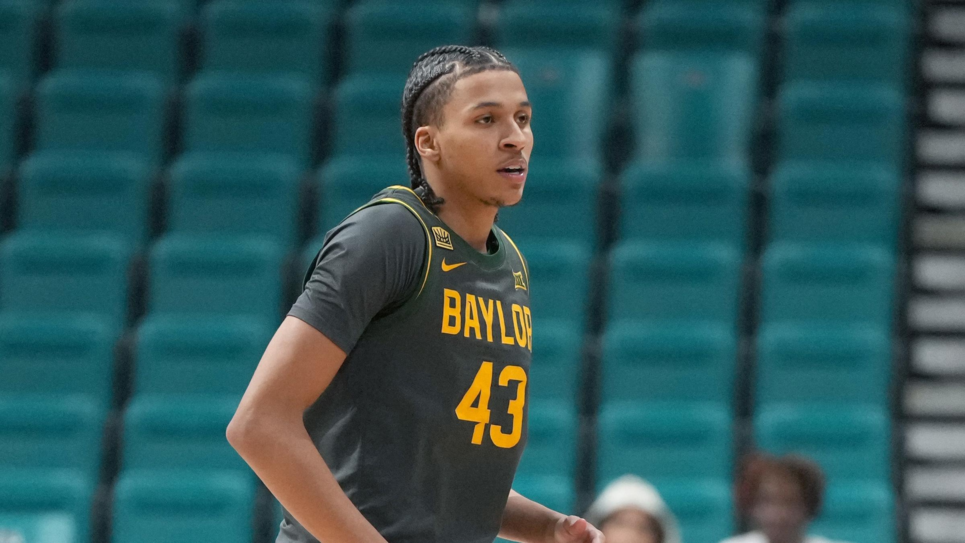 College Basketball Crown - Quarterfinal