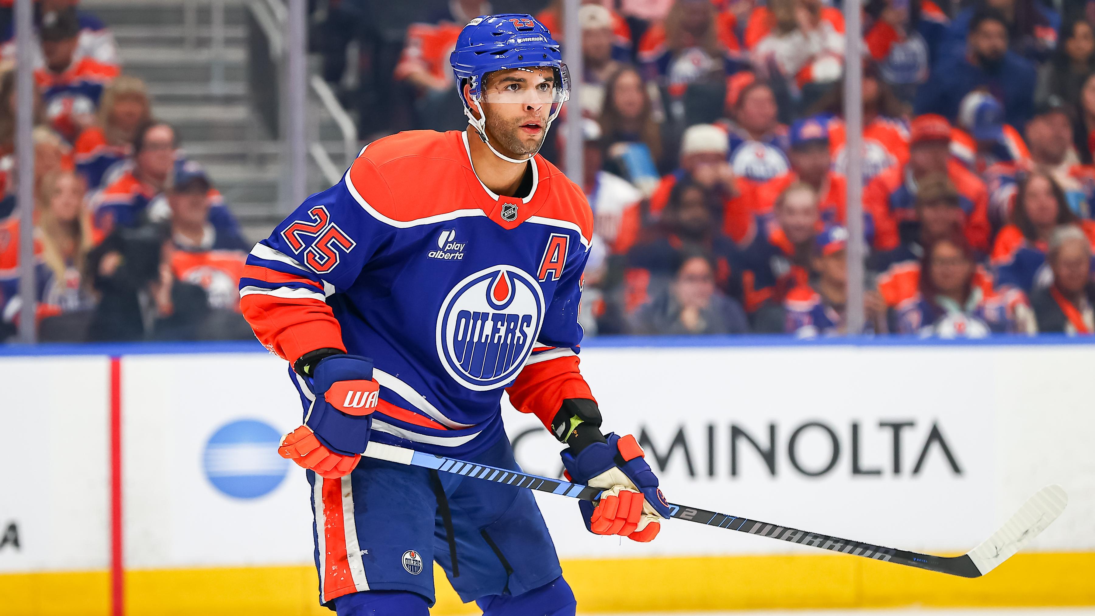 NHL: APR 2 Hawks at Oilers NHL: APR 2 Hawks at Oilers