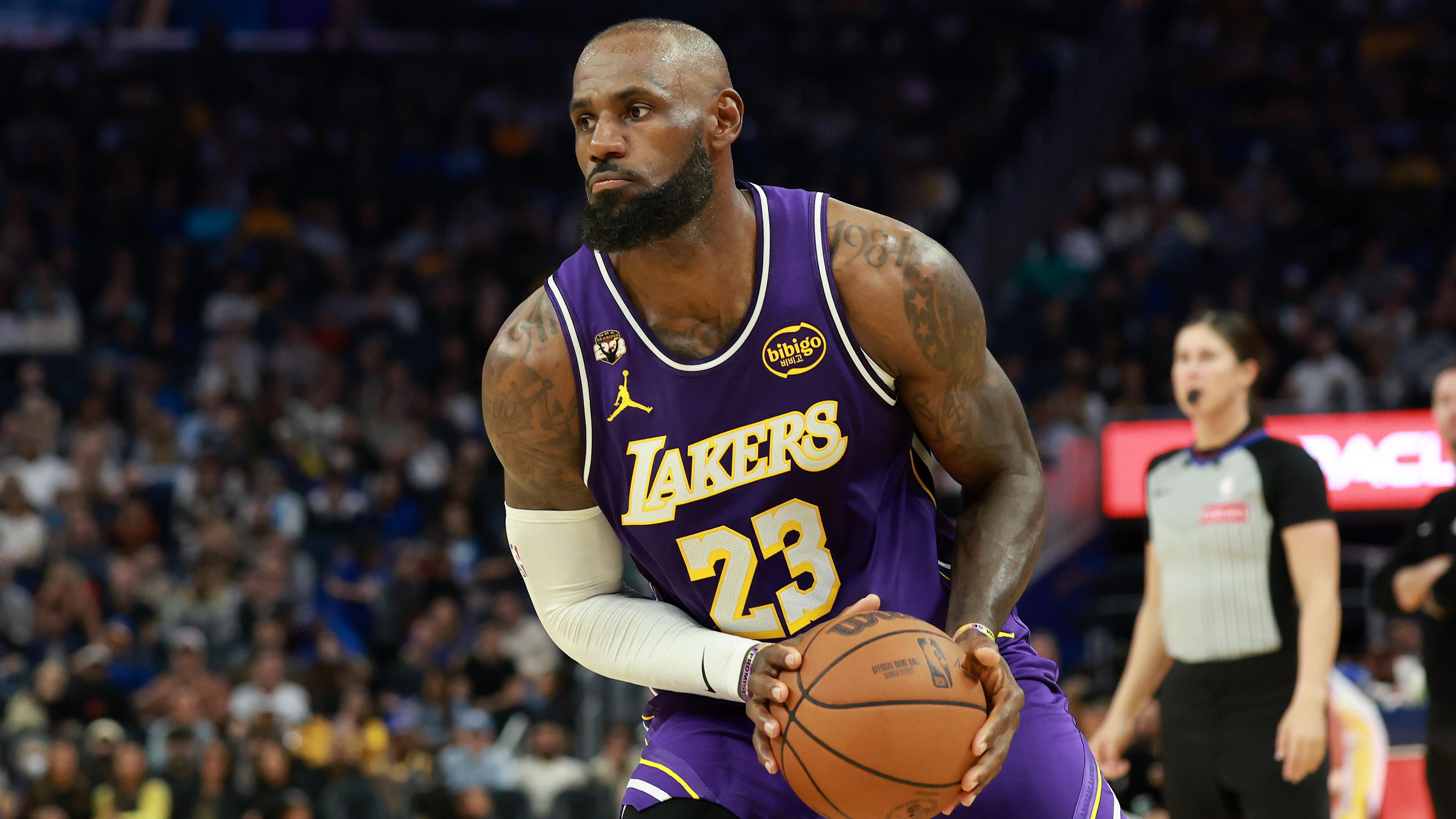 Los Angeles Lakers v Golden State Warriors