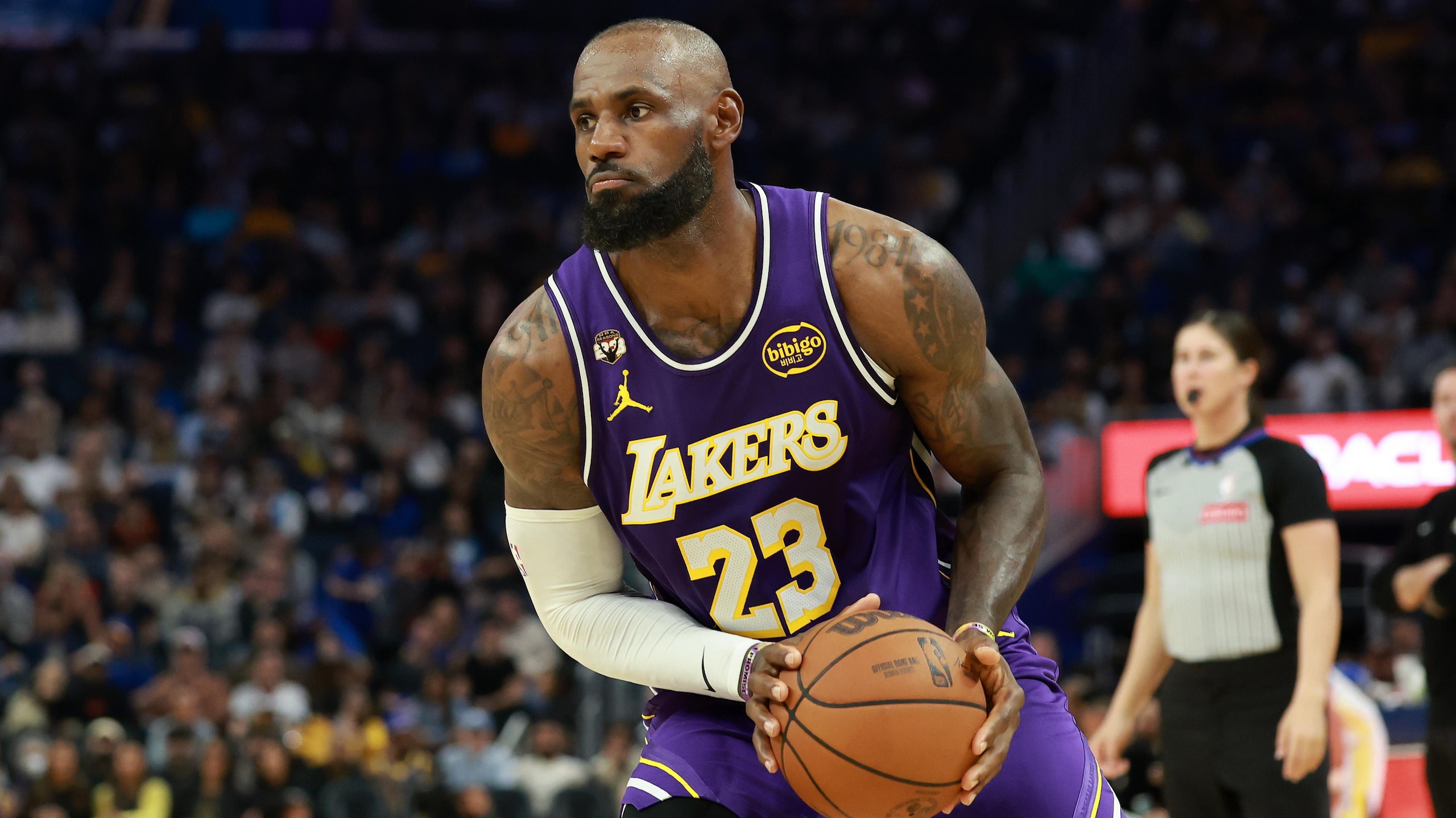Los Angeles Lakers v Golden State Warriors