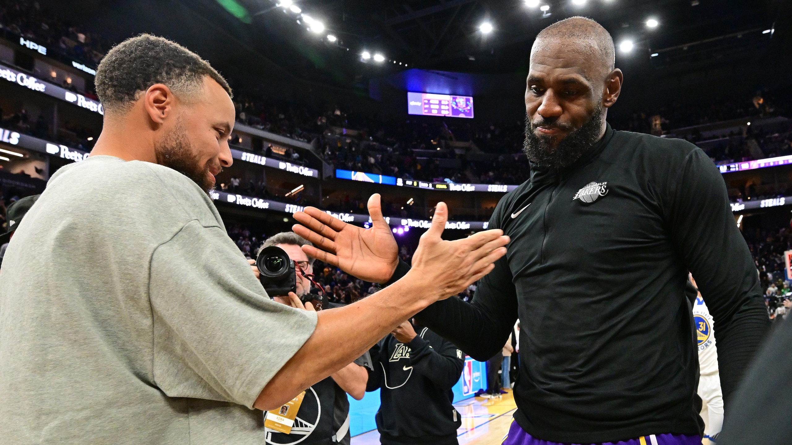 Los Angeles Lakers v Golden State Warriors Los Angeles Lakers v Golden State Warriors