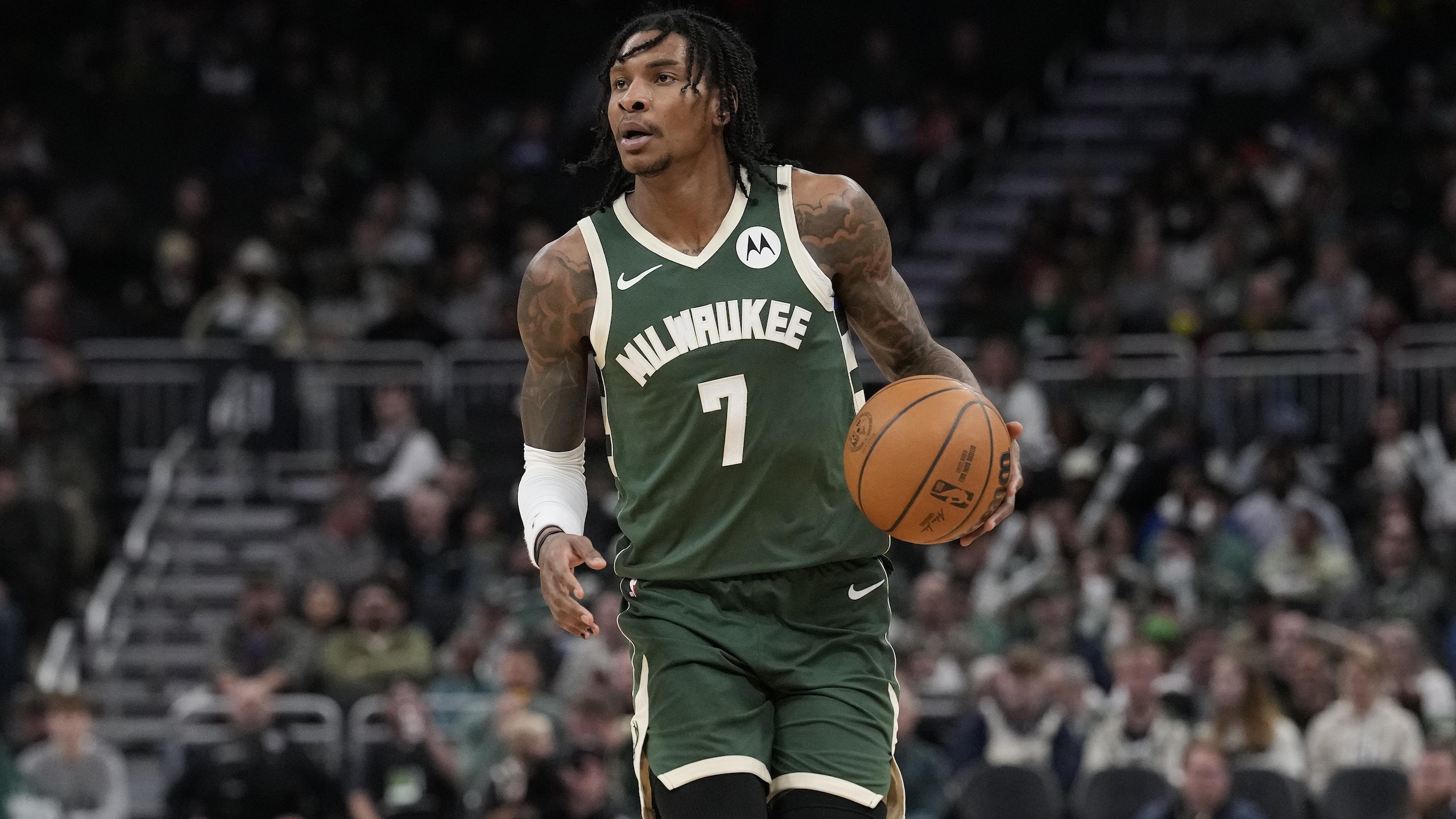 Cleveland Cavaliers v Milwaukee Bucks