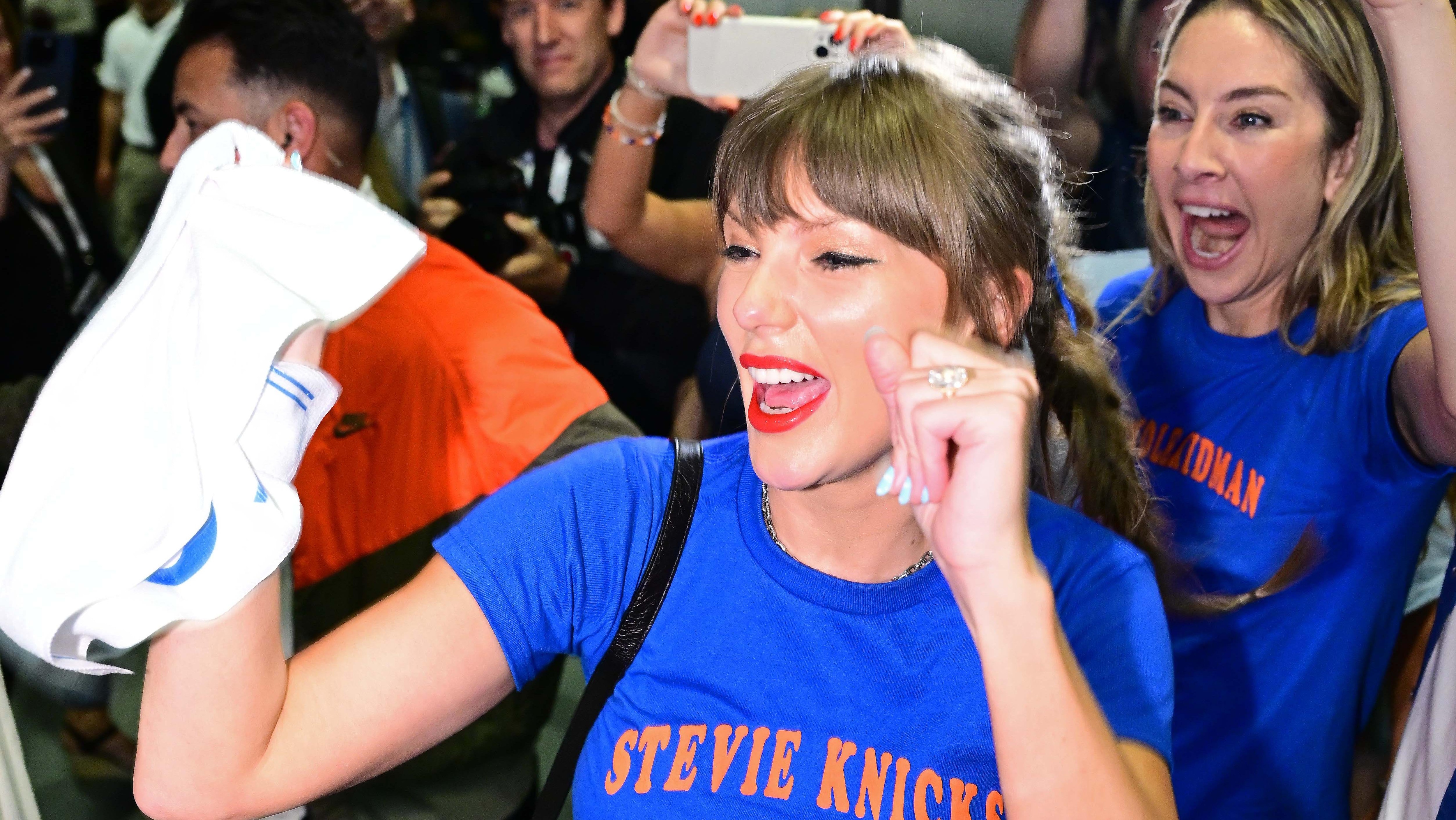 Swift Gets Apology from Knicks Broadcaster