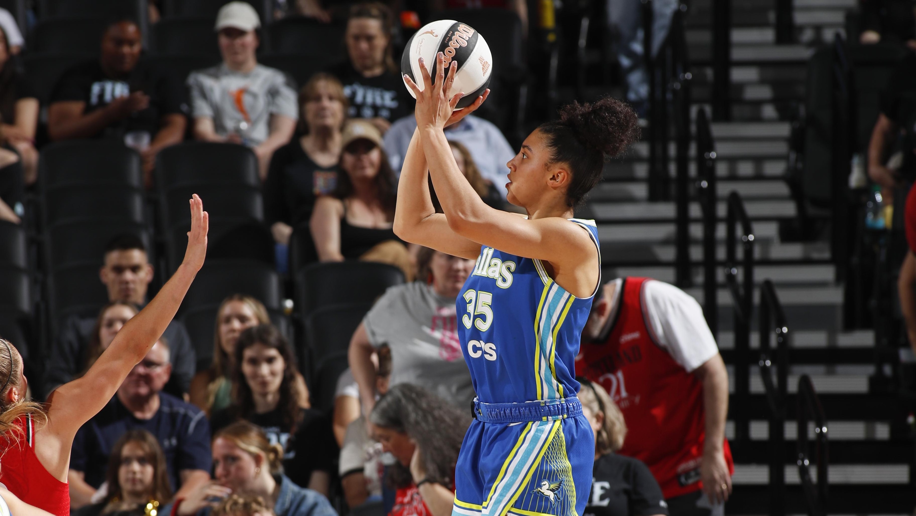 Azzi Fudd's Final Box Score Stats, Highlights as Fire Beat Wings with Paige Bueckers Out