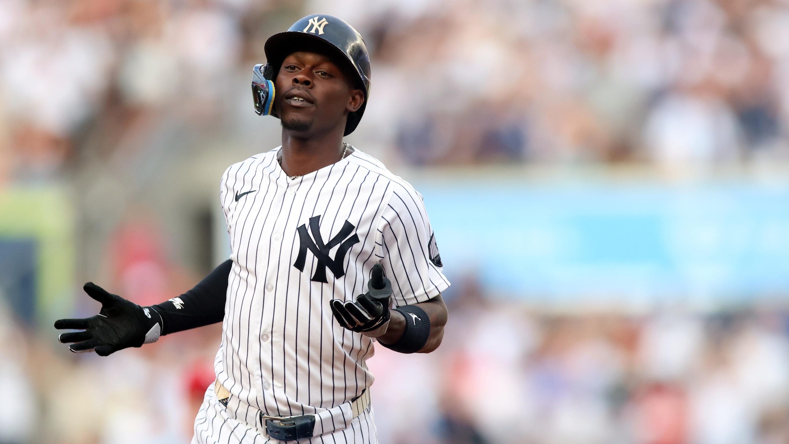 Cincinnati Reds v. New York Yankees