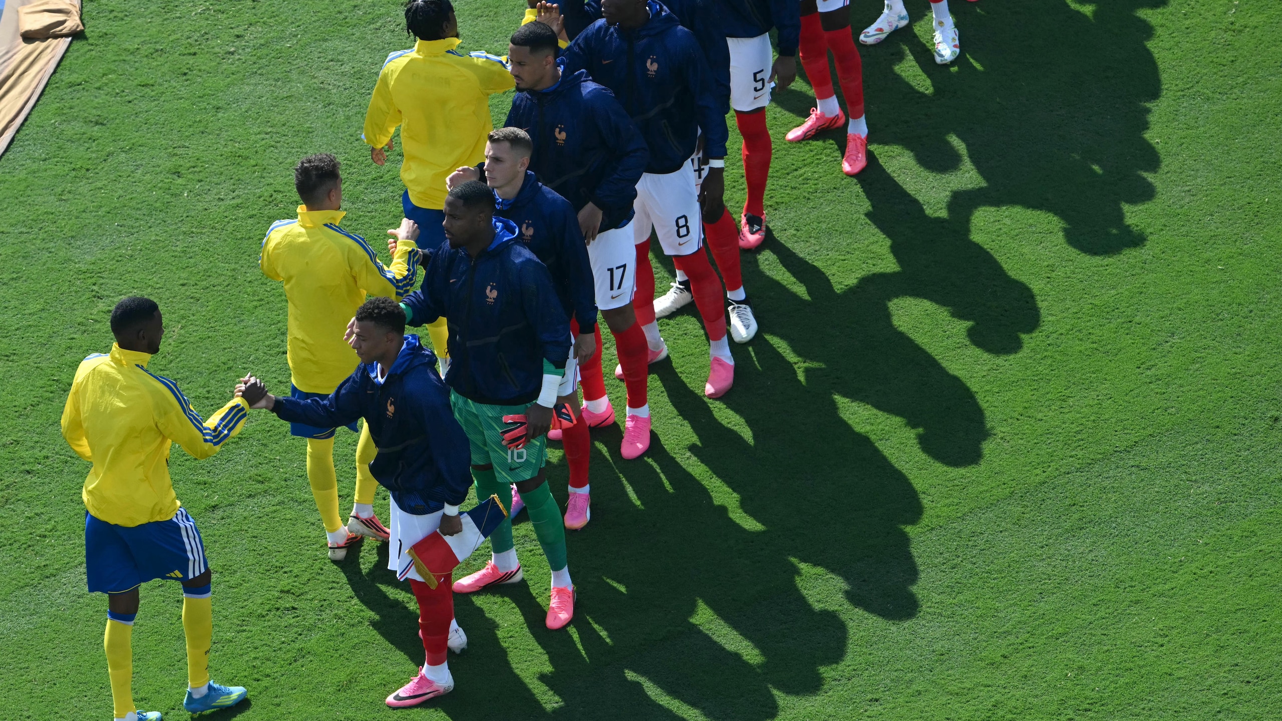 FBL-WC-2026-MATCH77-FRA-SWE-FANS