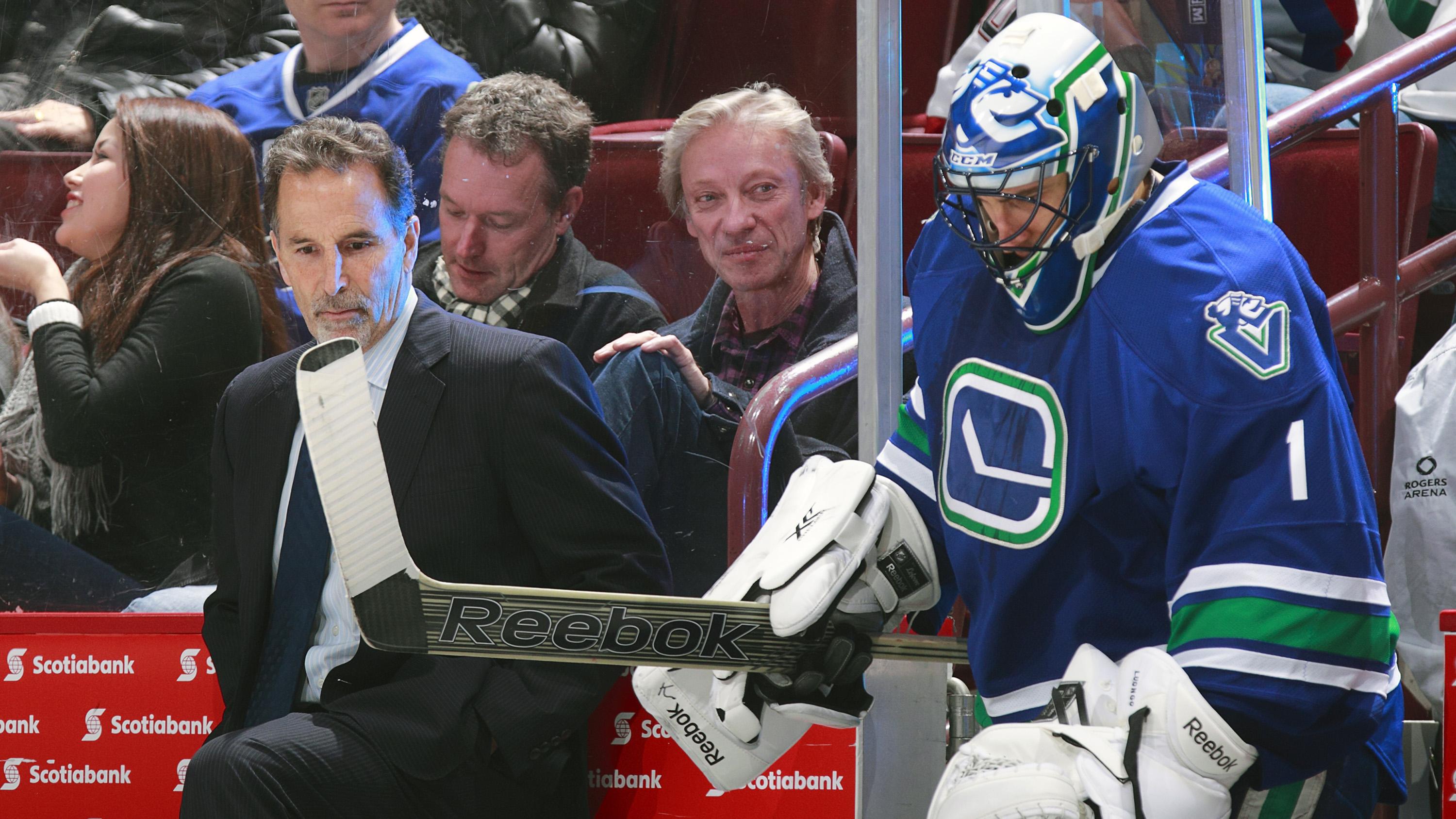 Phoenix Coyotes v Vancouver Canucks